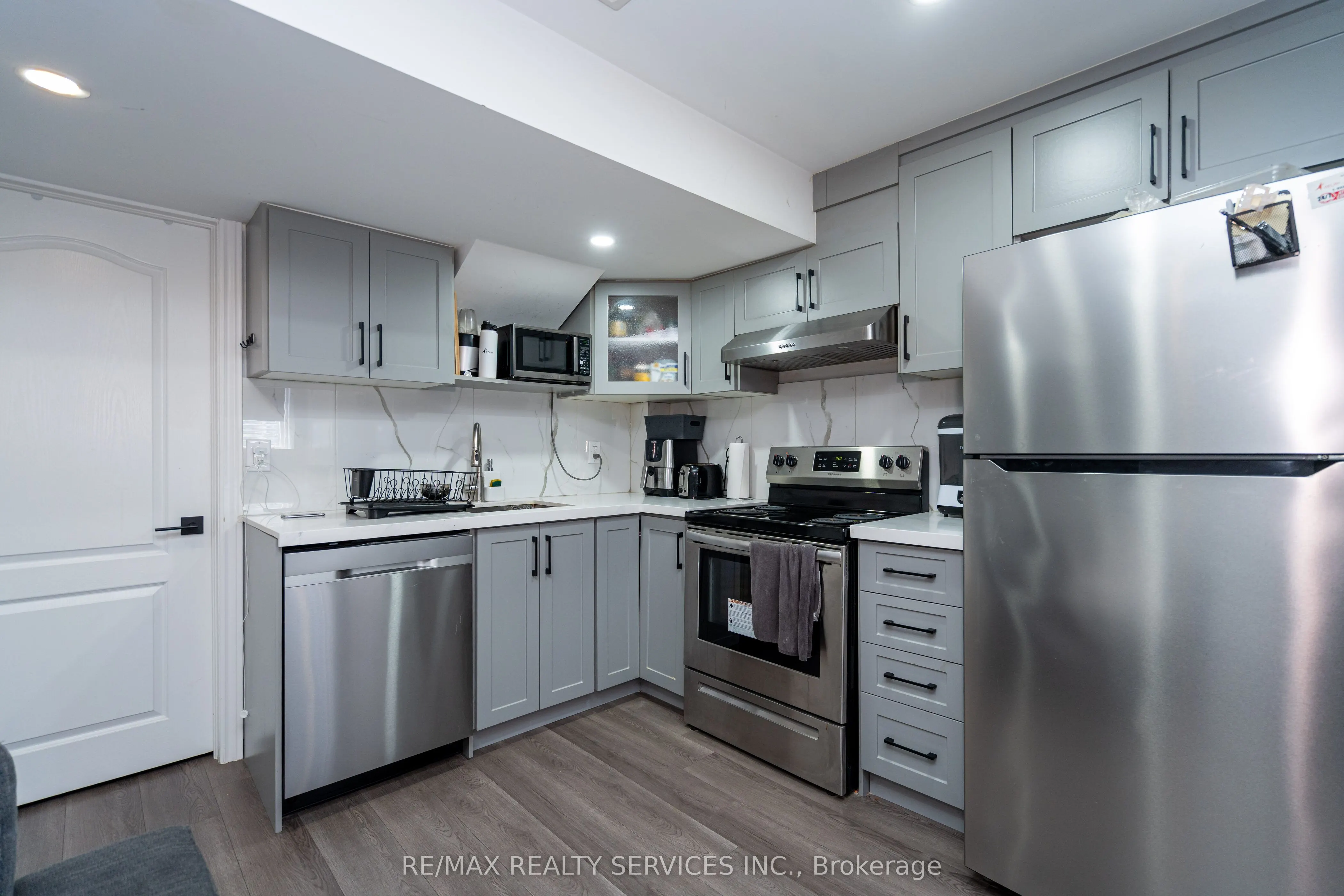105 Benhurst Crescent
