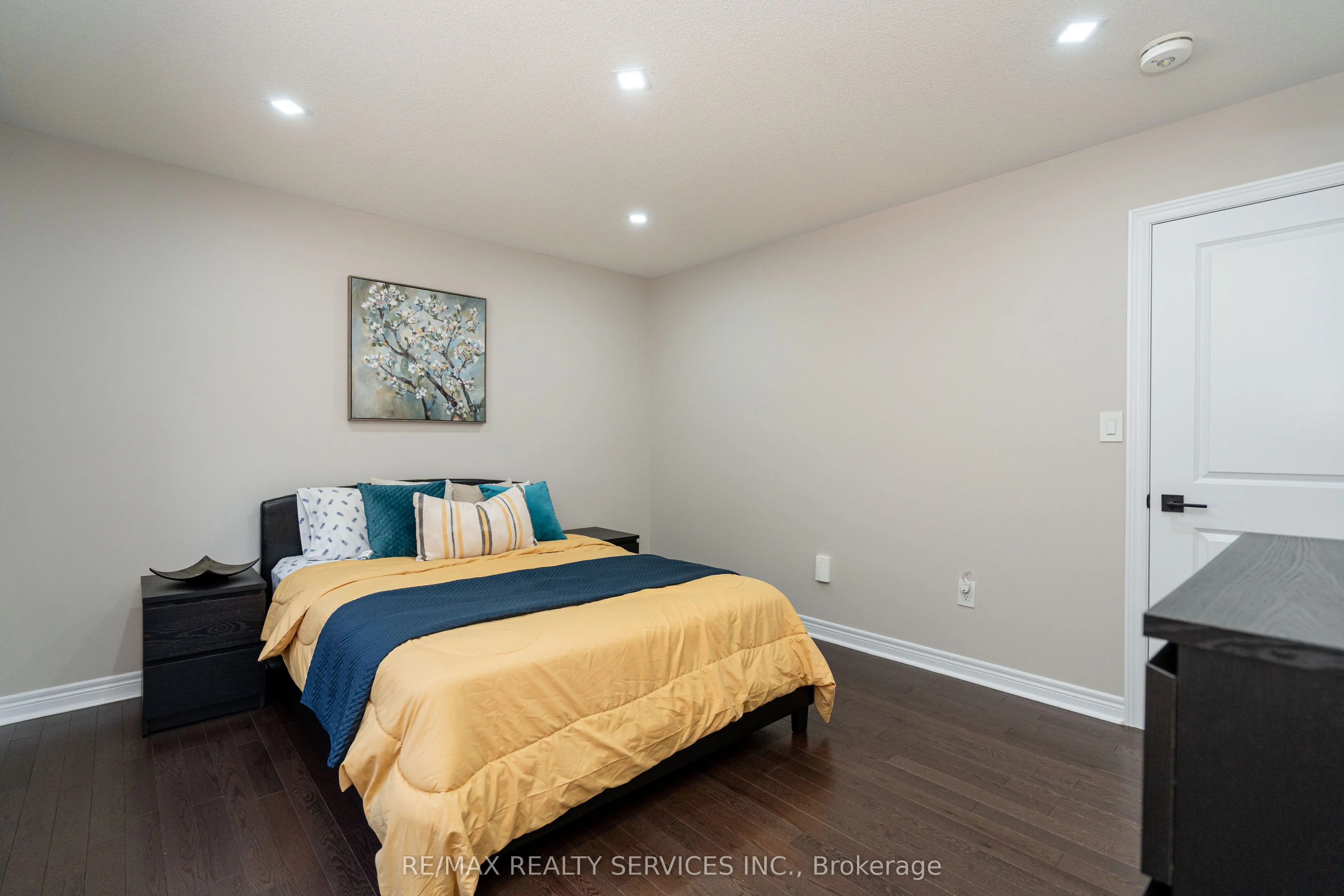 105 Benhurst Crescent