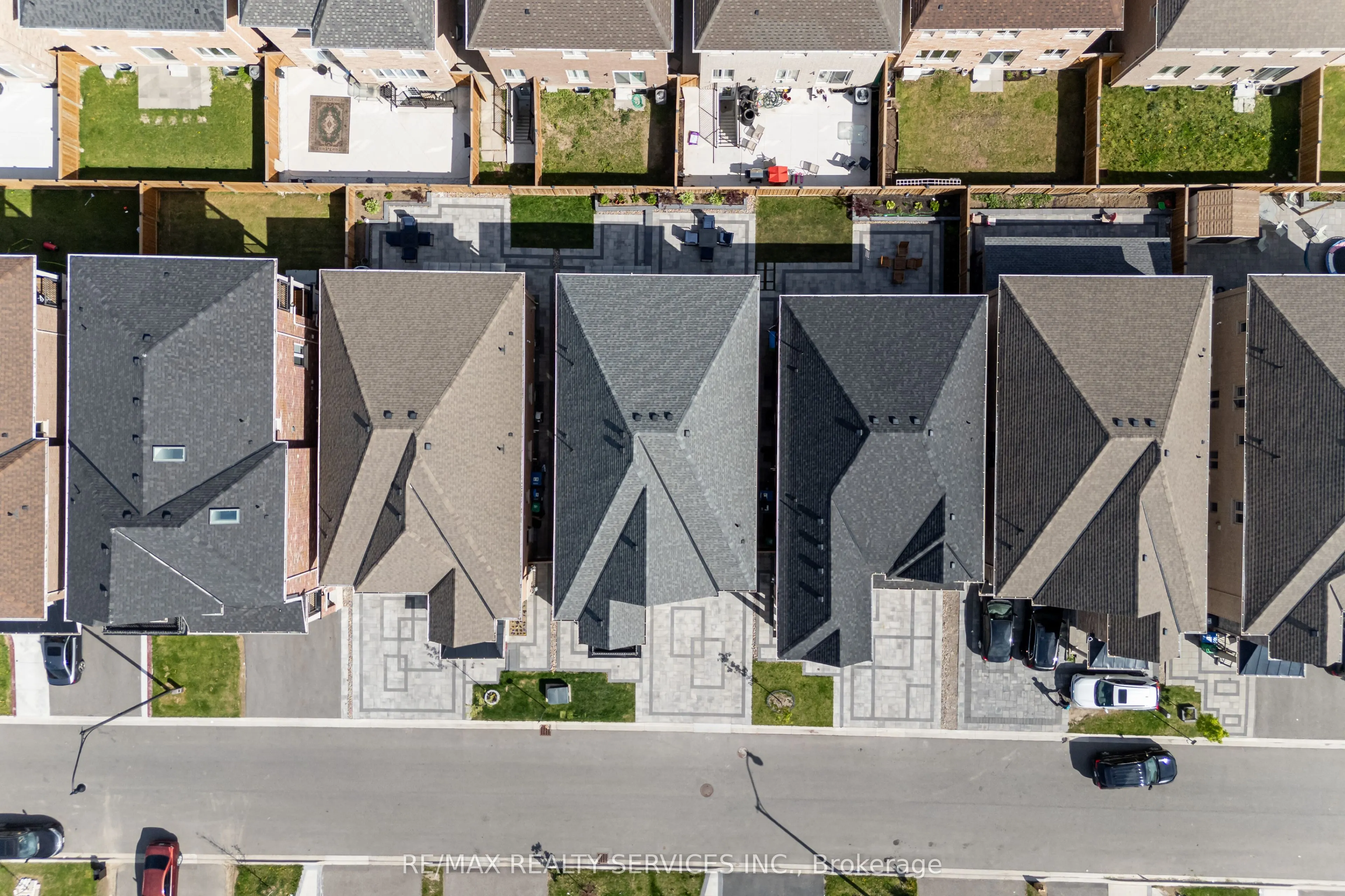 105 Benhurst Crescent