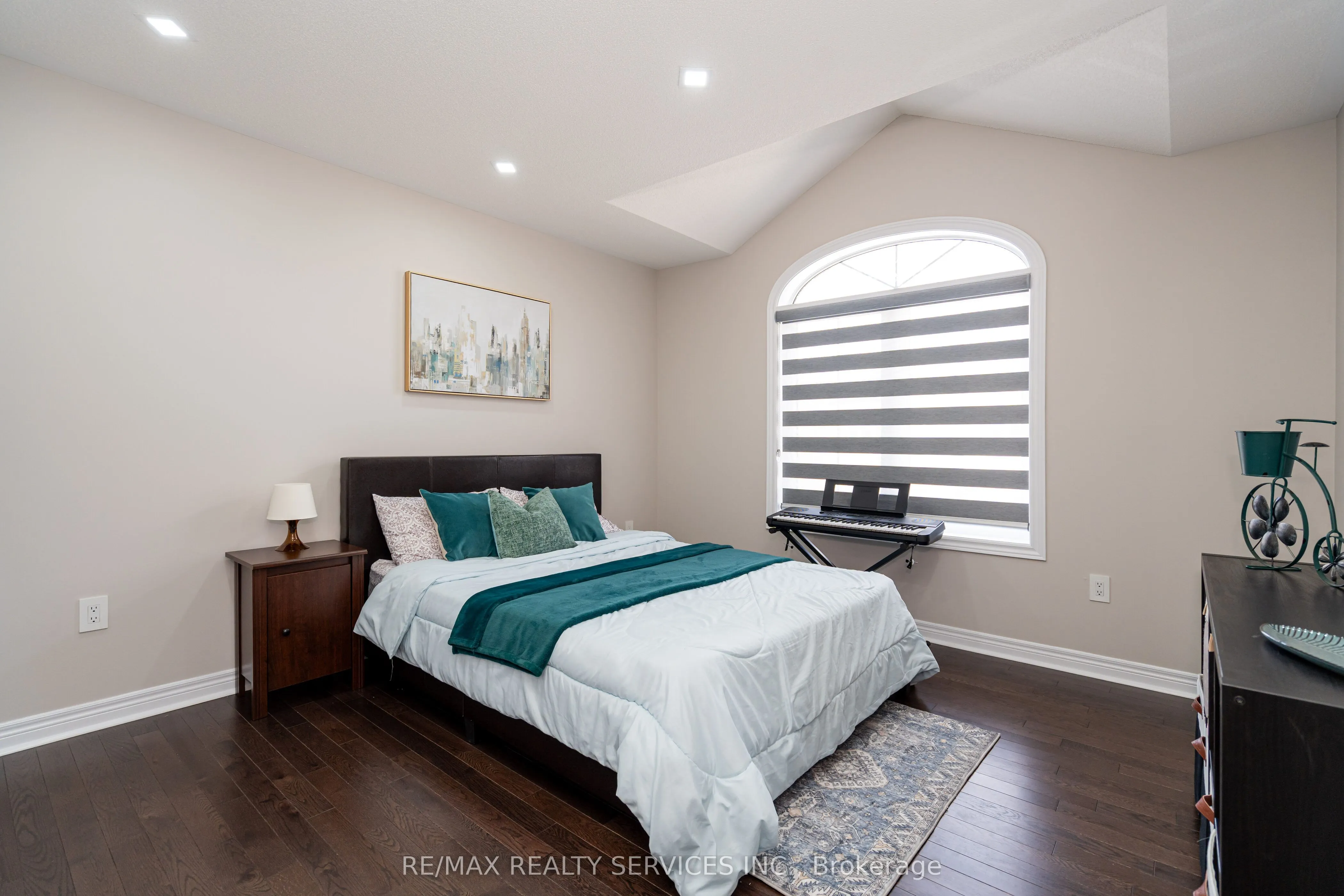 105 Benhurst Crescent