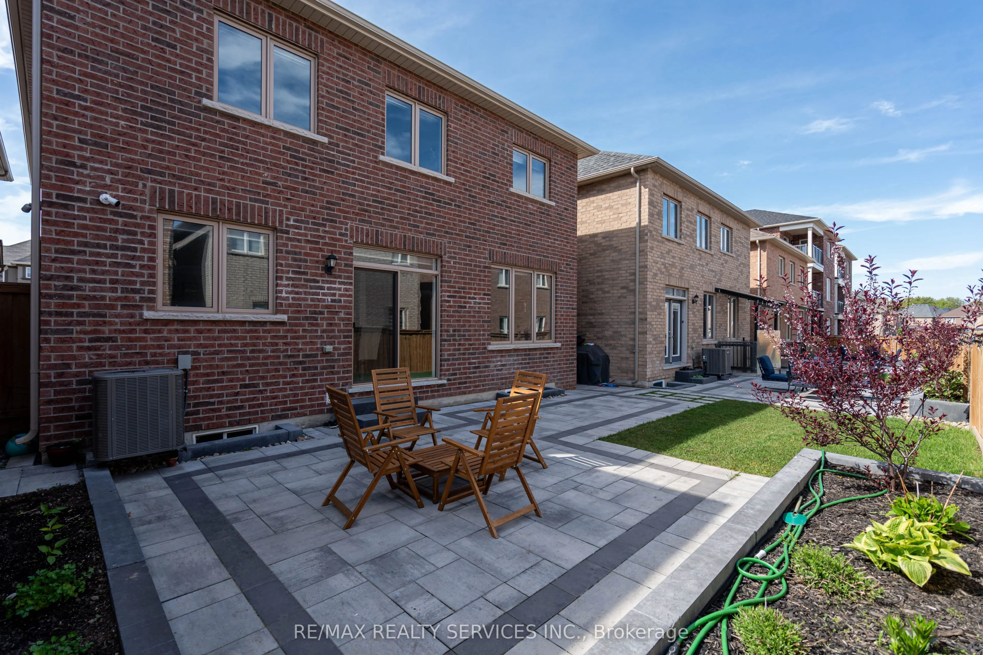 105 Benhurst Crescent