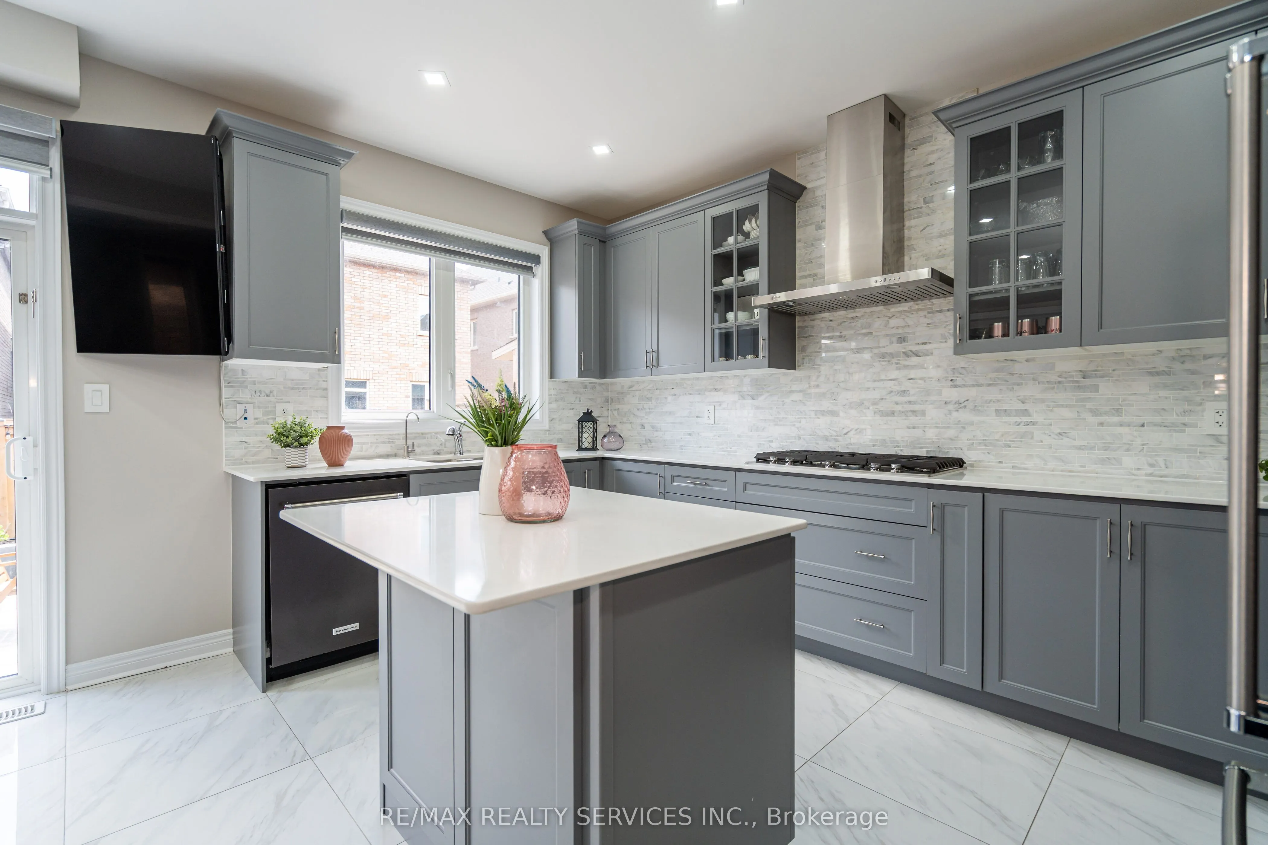 105 Benhurst Crescent
