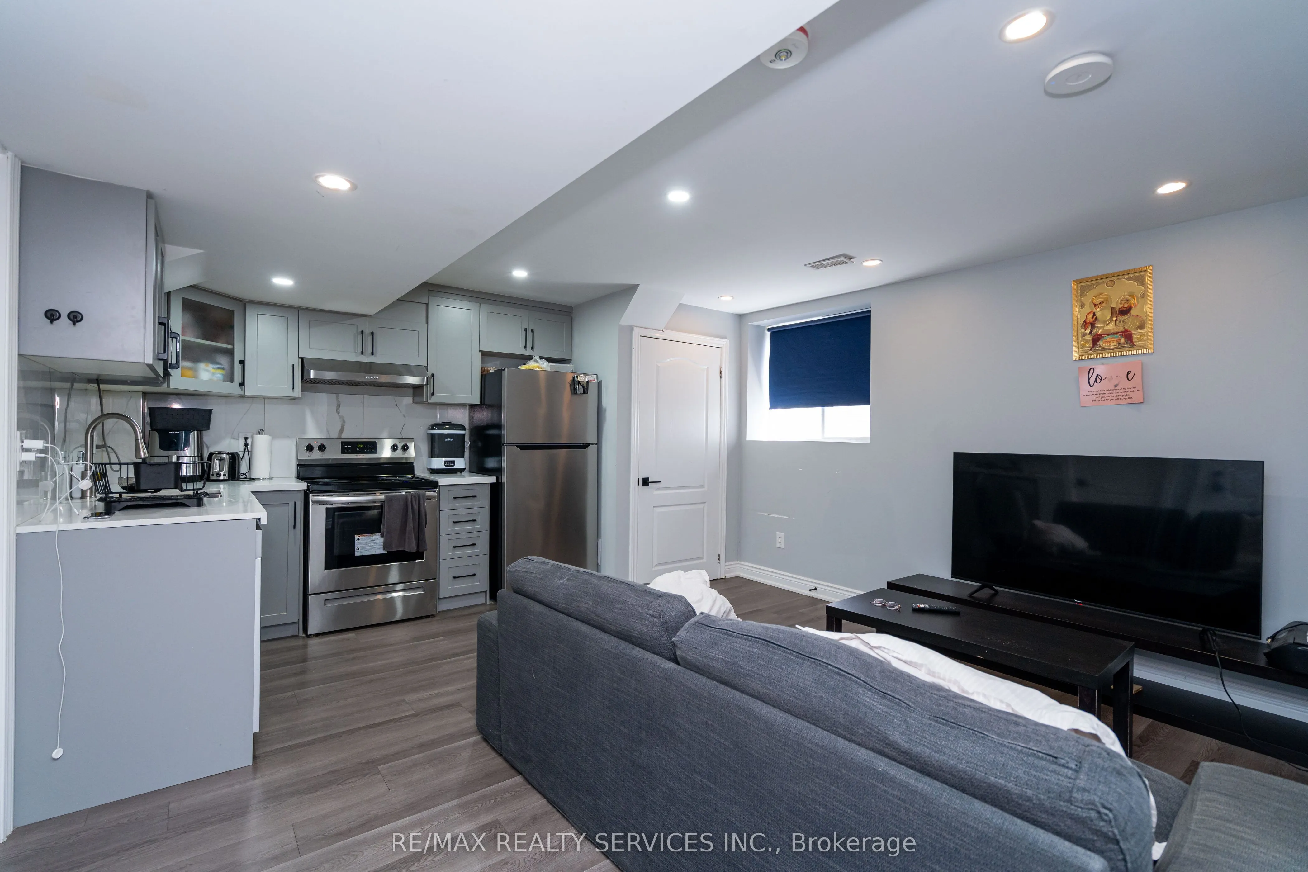 105 Benhurst Crescent