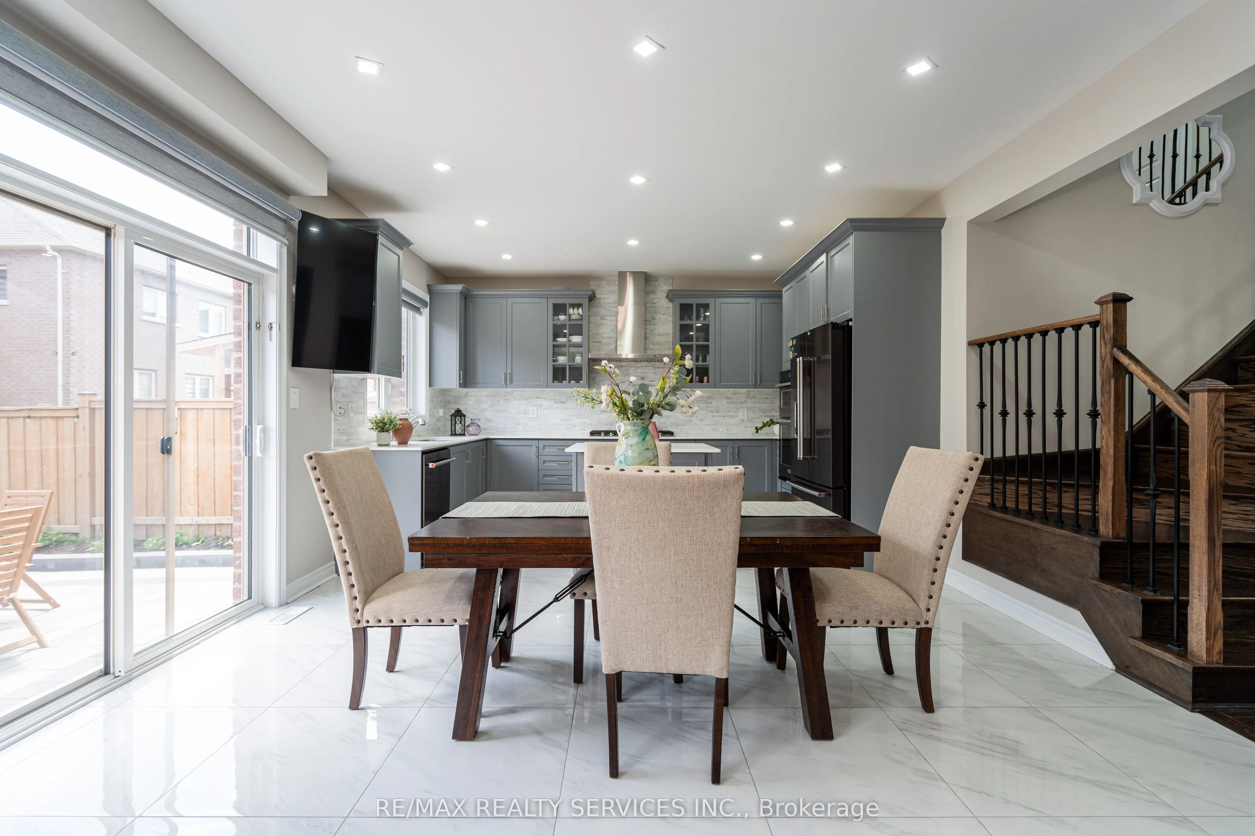 105 Benhurst Crescent