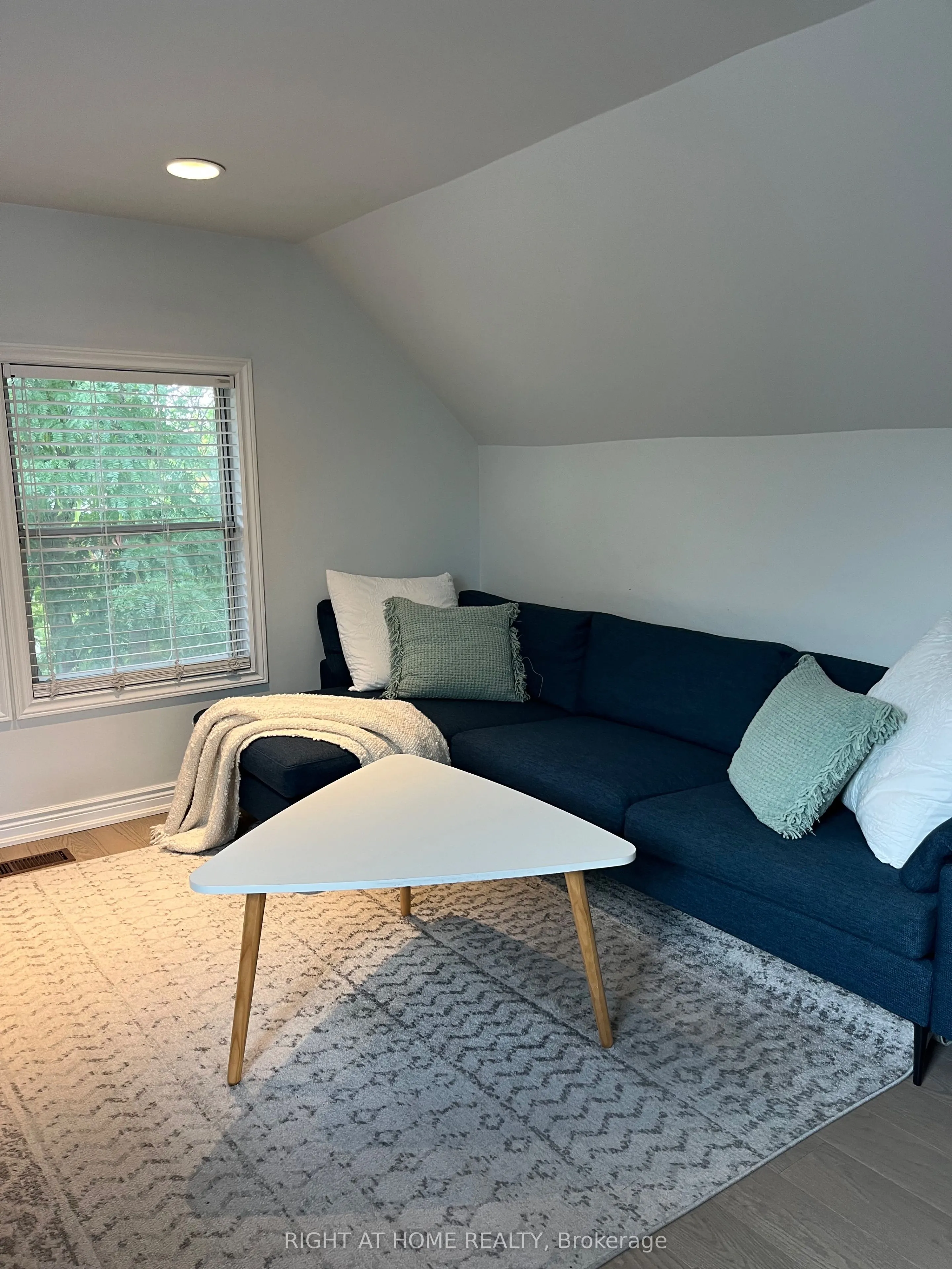 148 Medland Street W