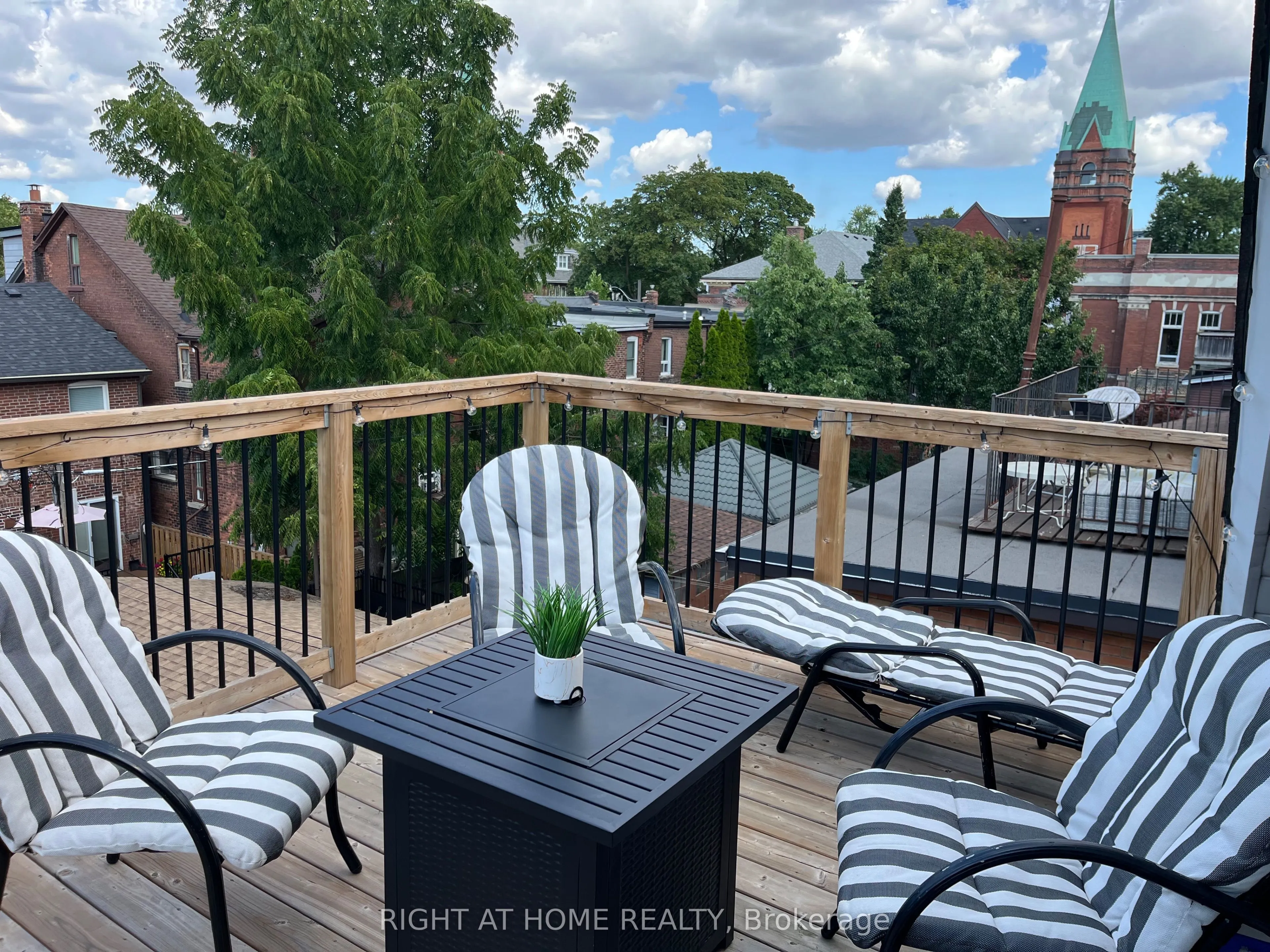 148 Medland Street W