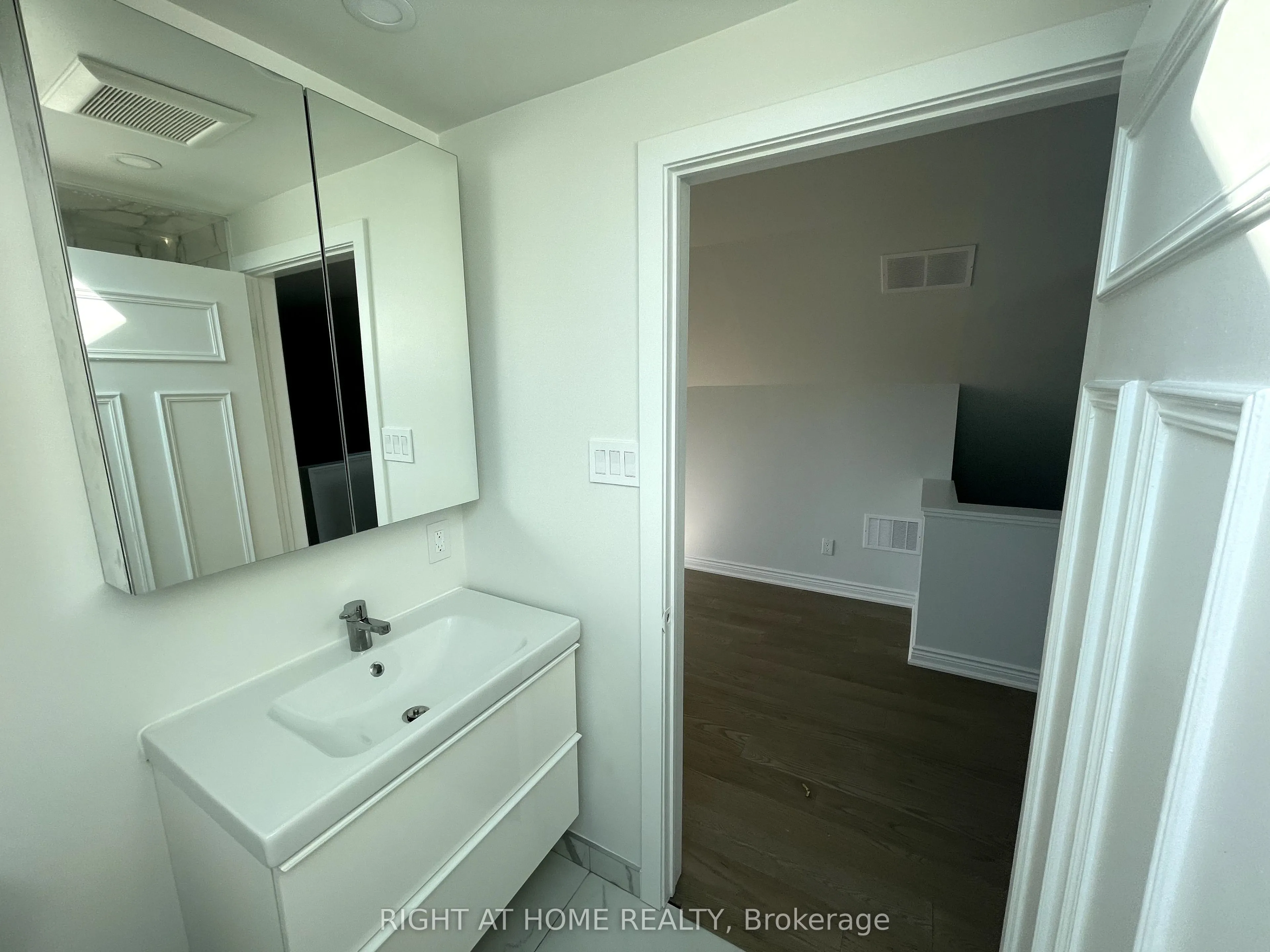 148 Medland Street W