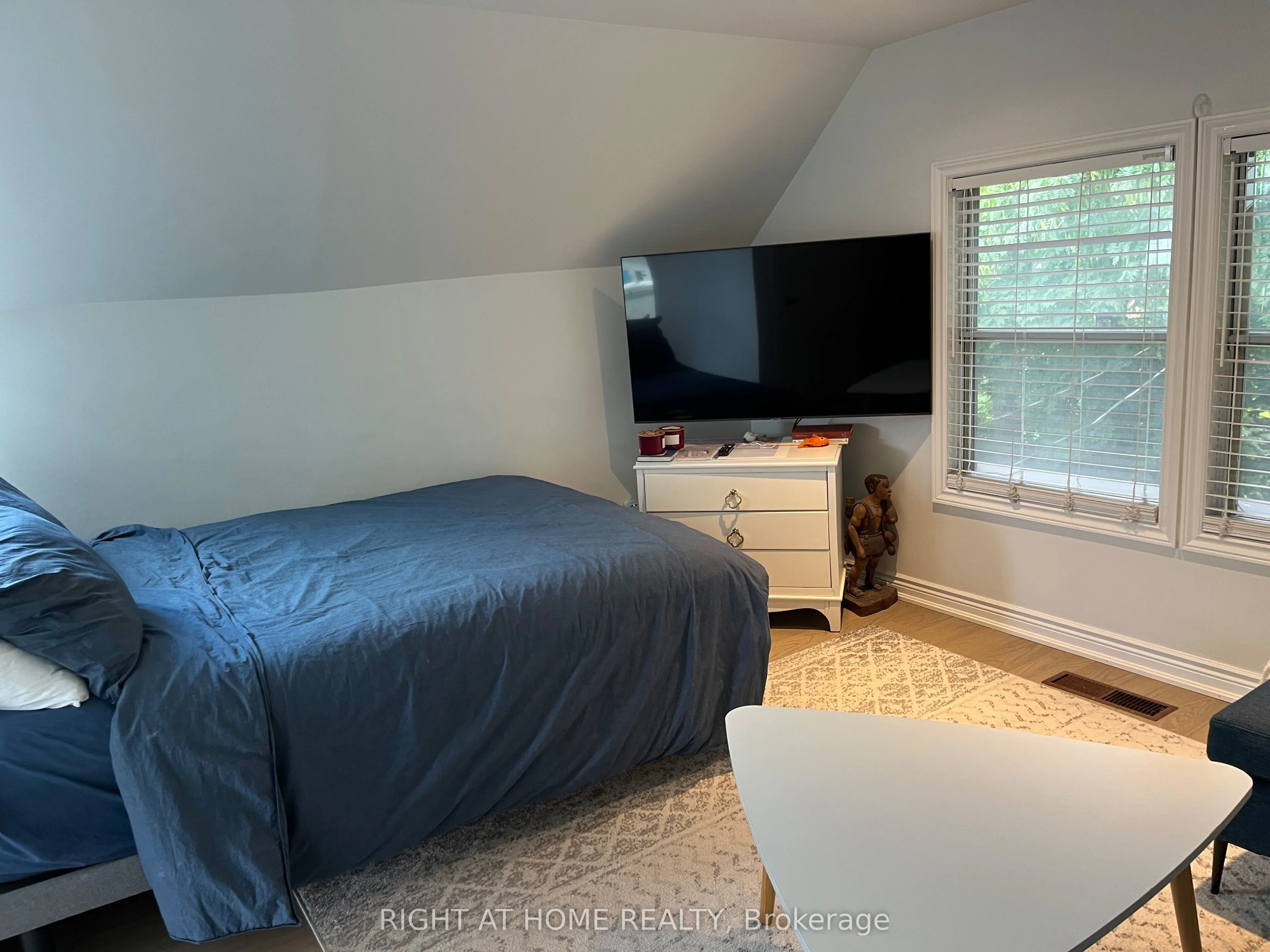 148 Medland Street W