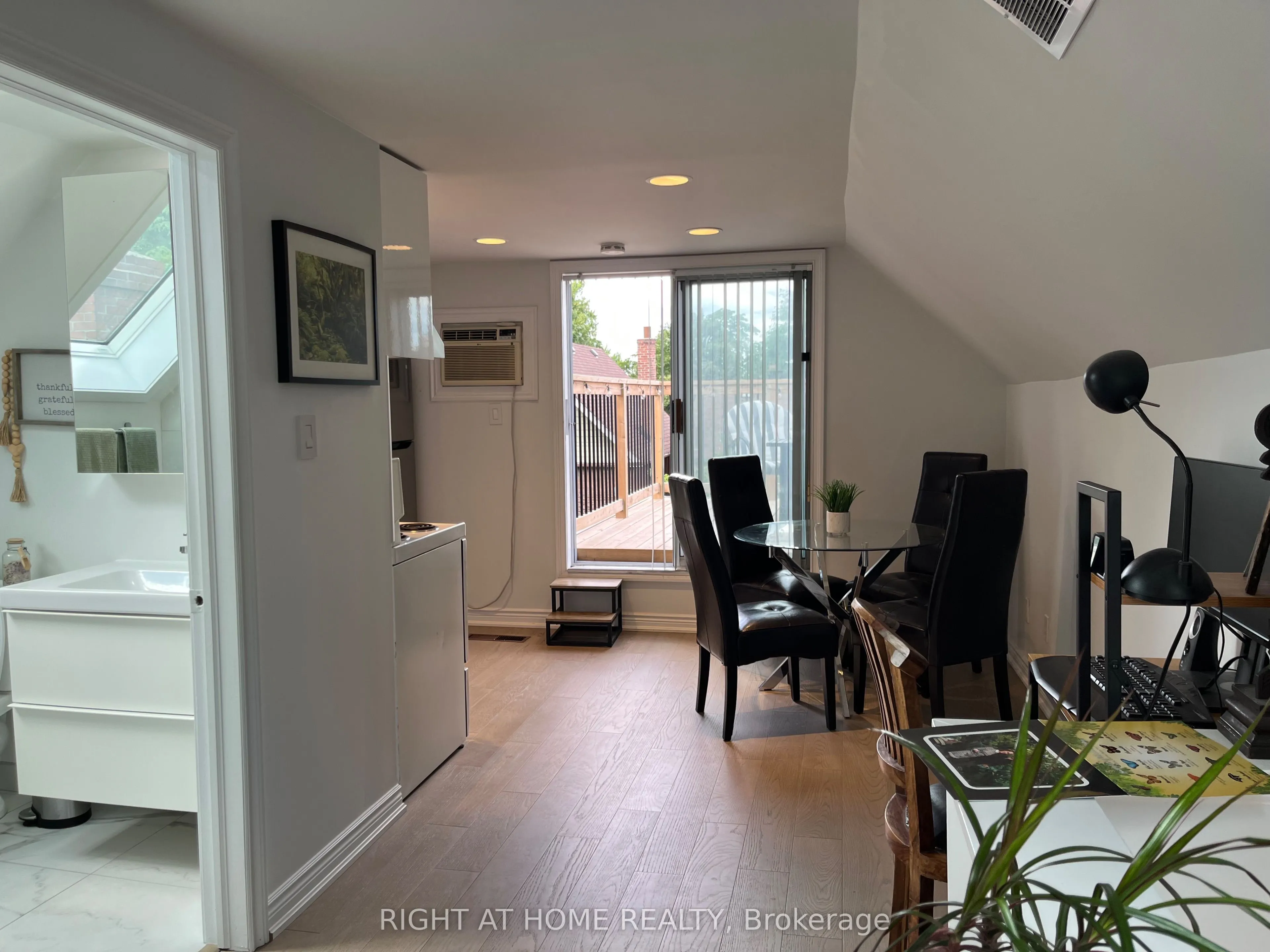 148 Medland Street W