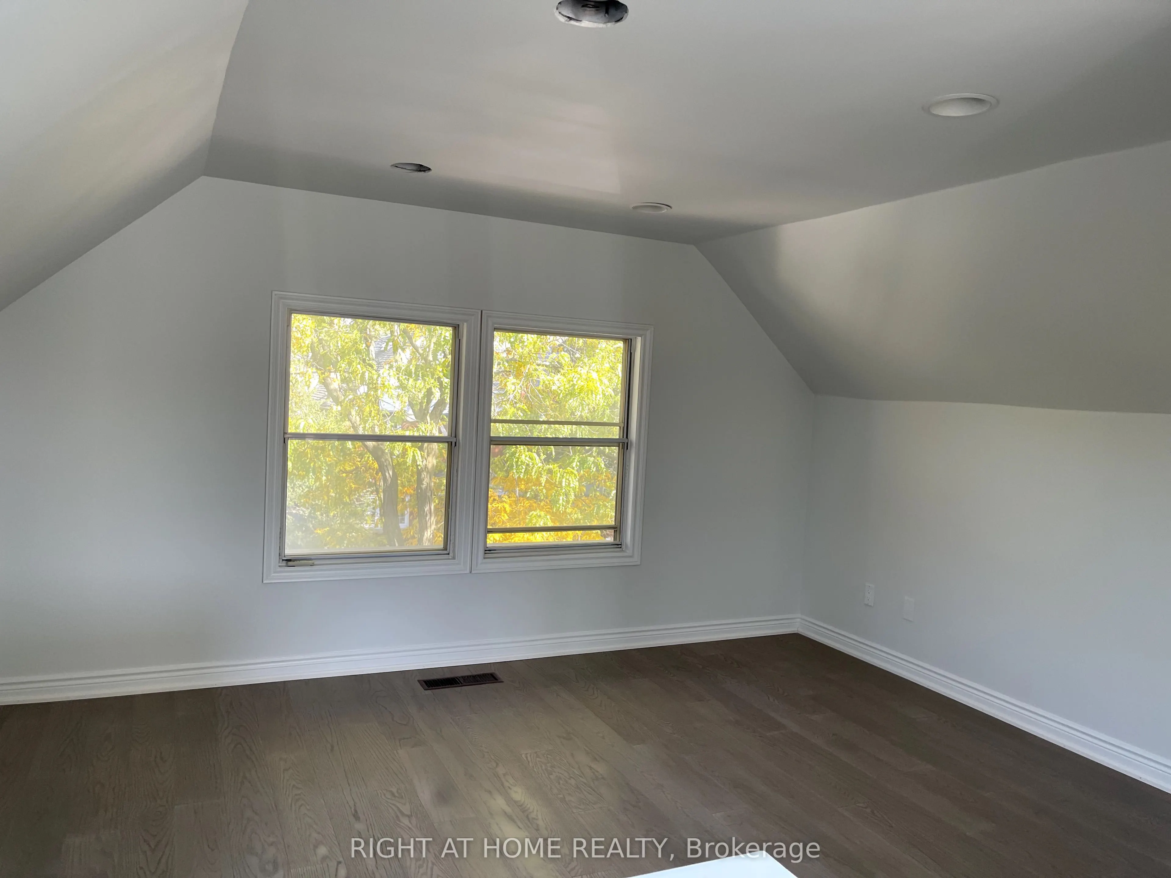 148 Medland Street W