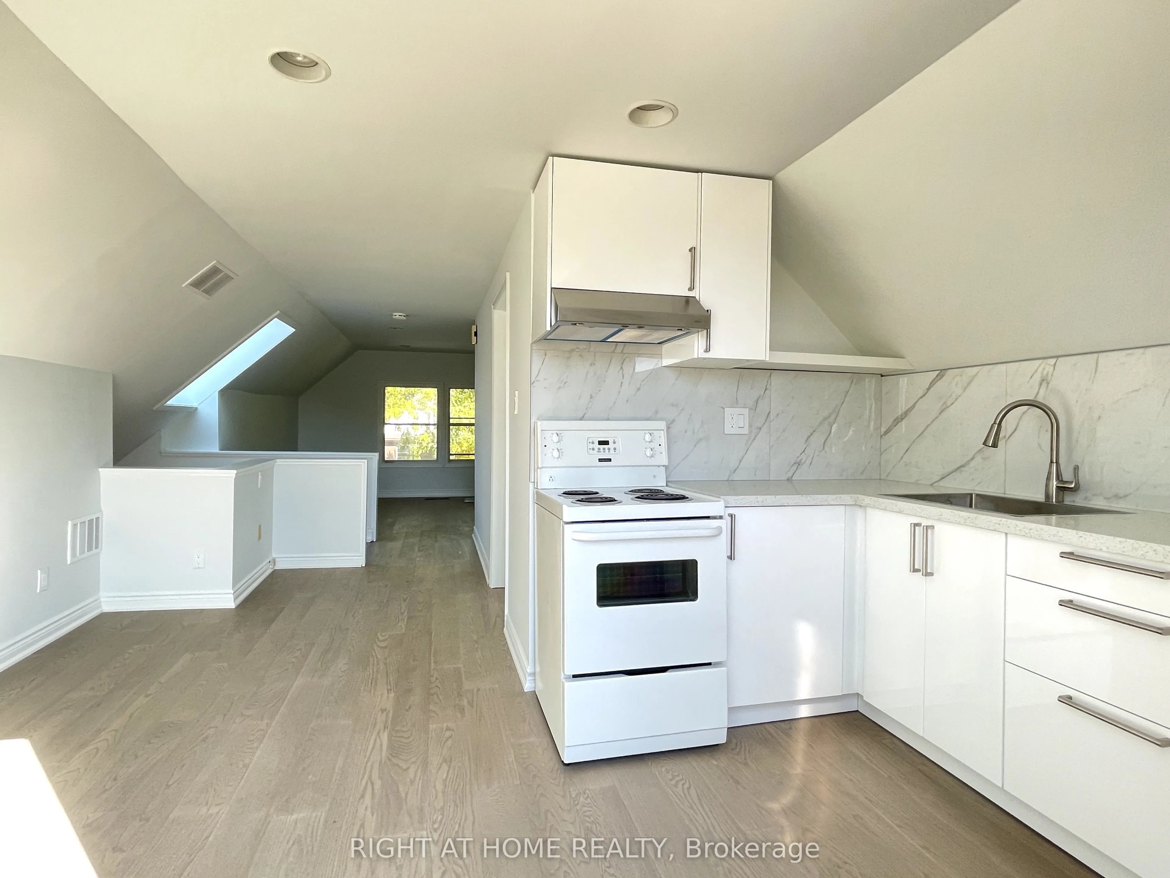 148 Medland Street W