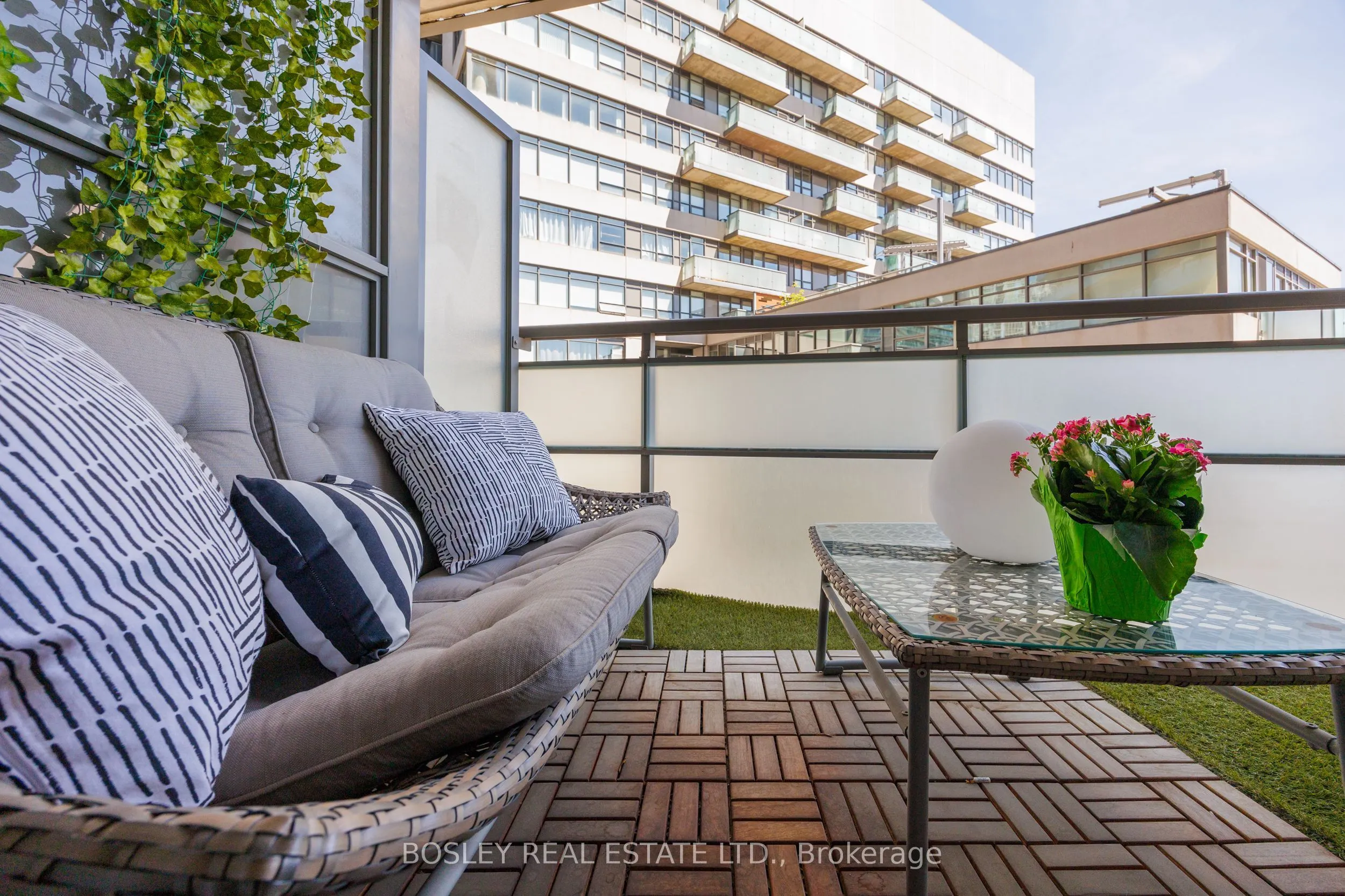 38 Joe Shuster Way, #604