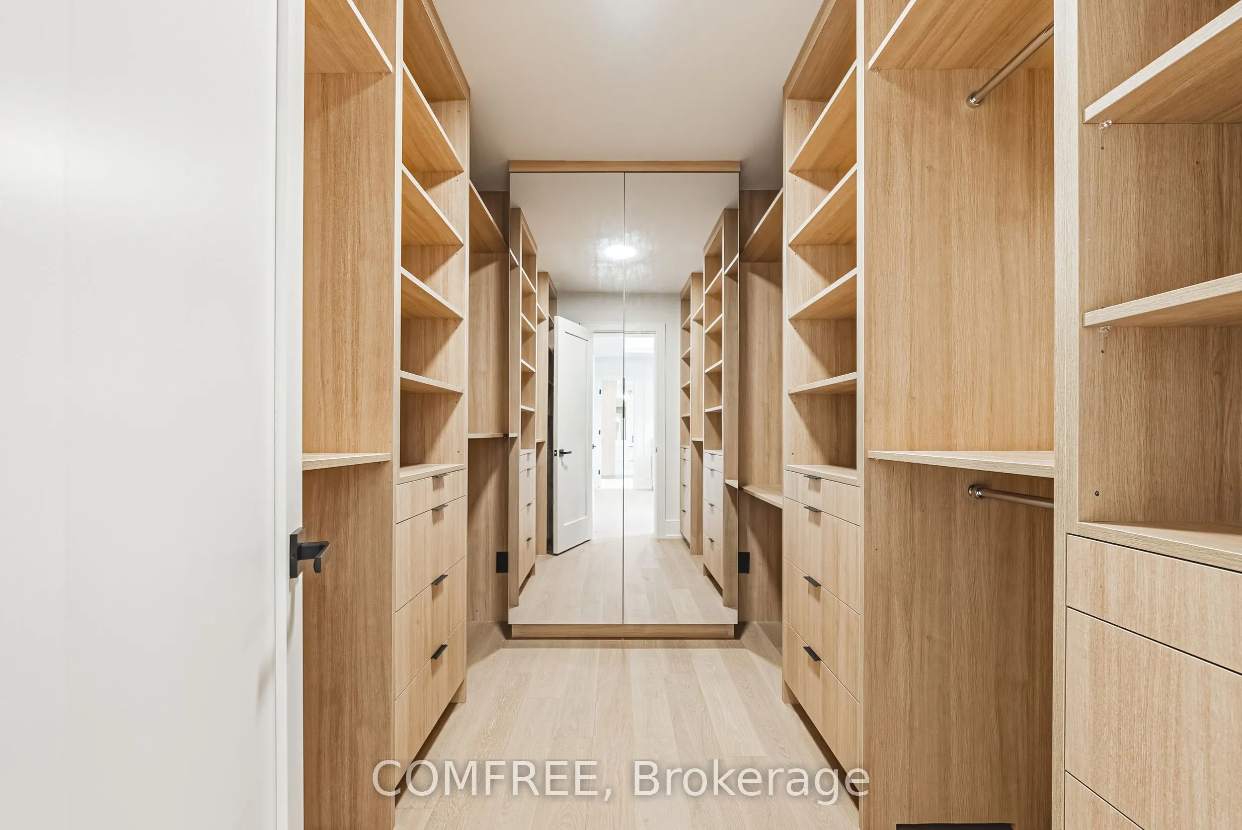 202 Queen Street W