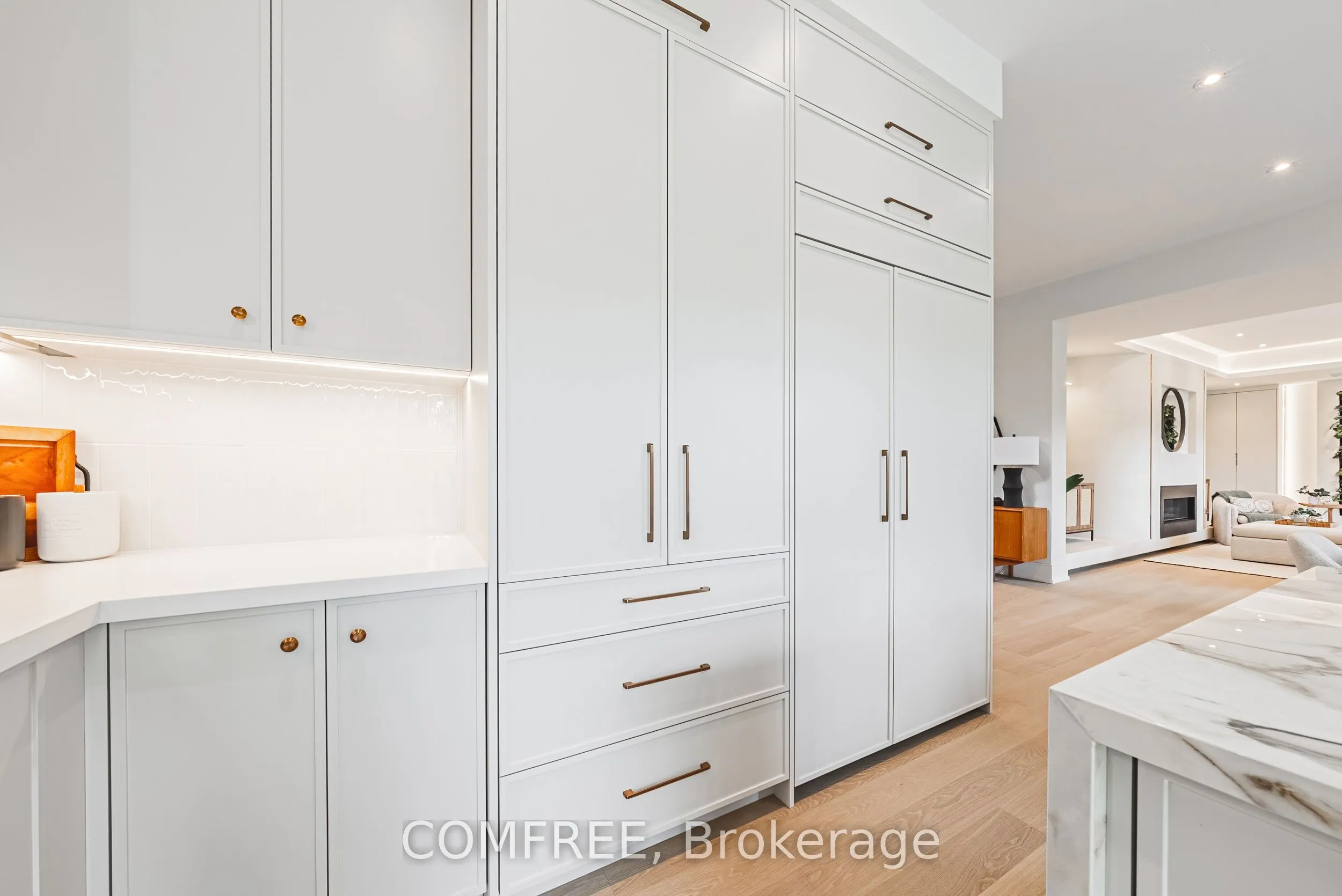 202 Queen Street W