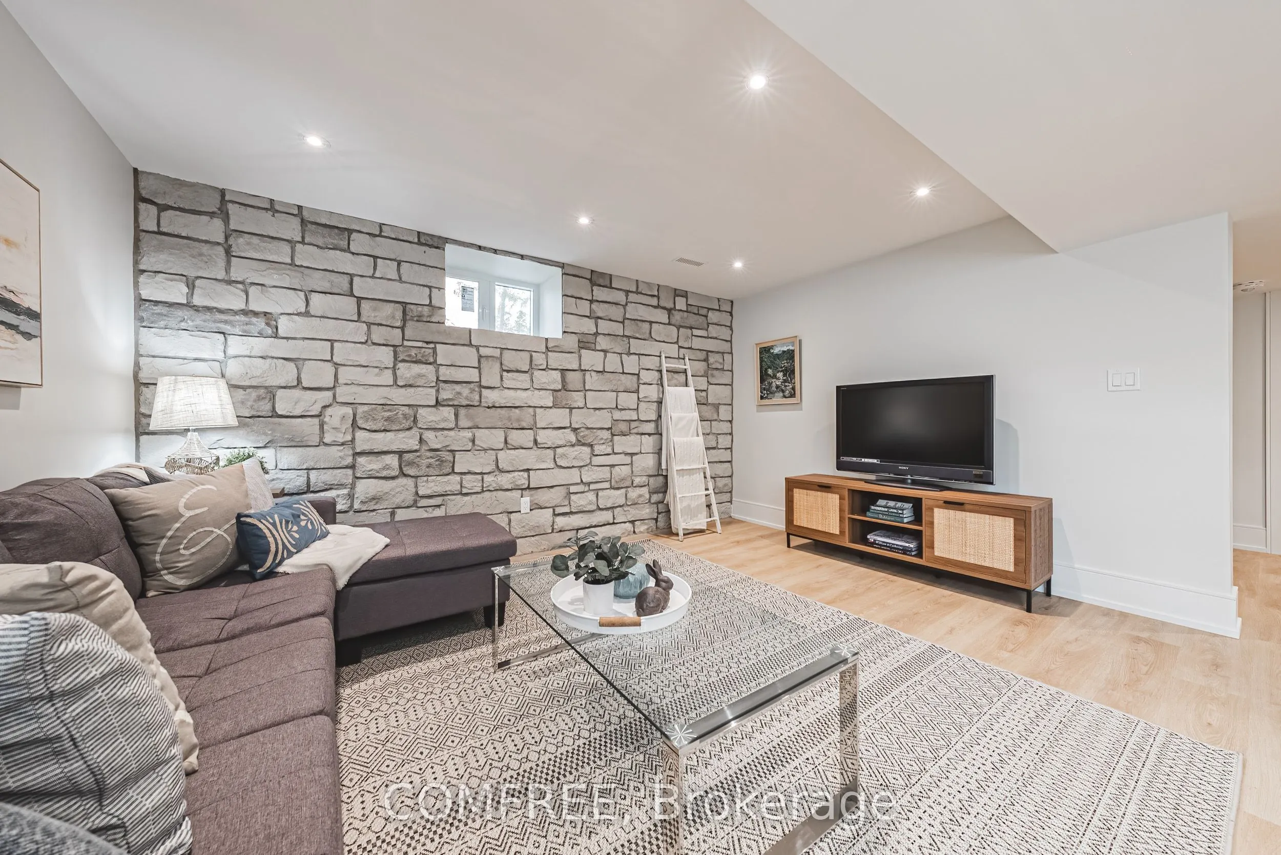 202 Queen Street W
