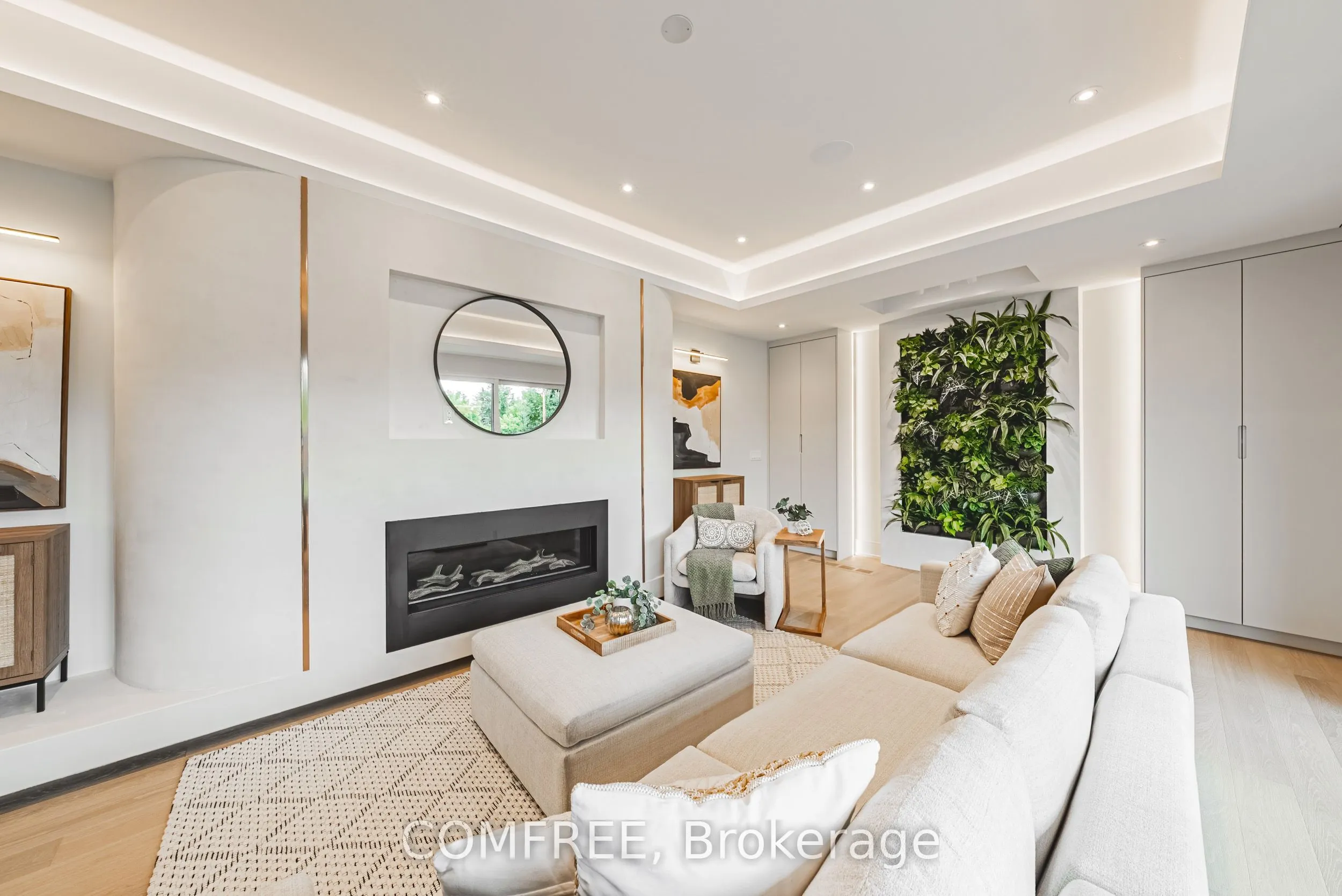 202 Queen Street W