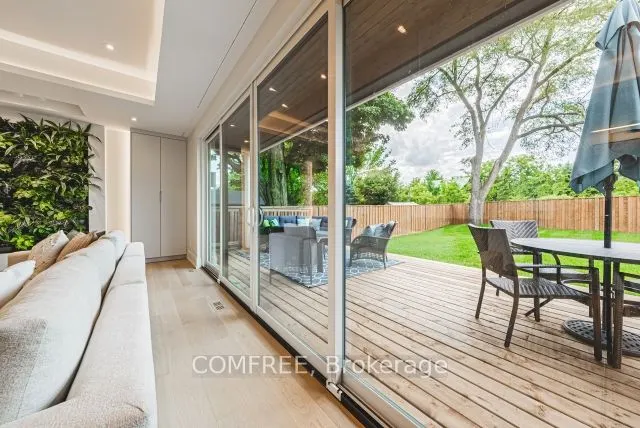 202 Queen Street W