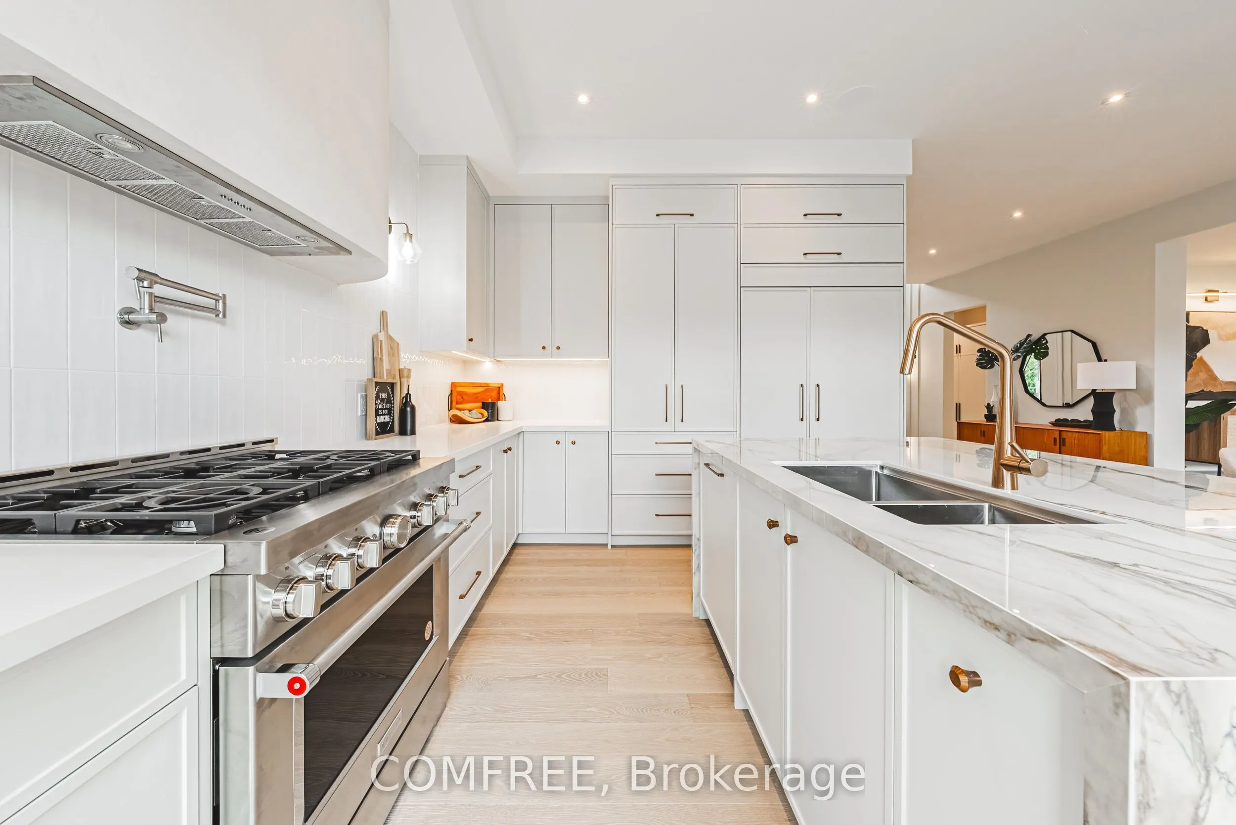 202 Queen Street W