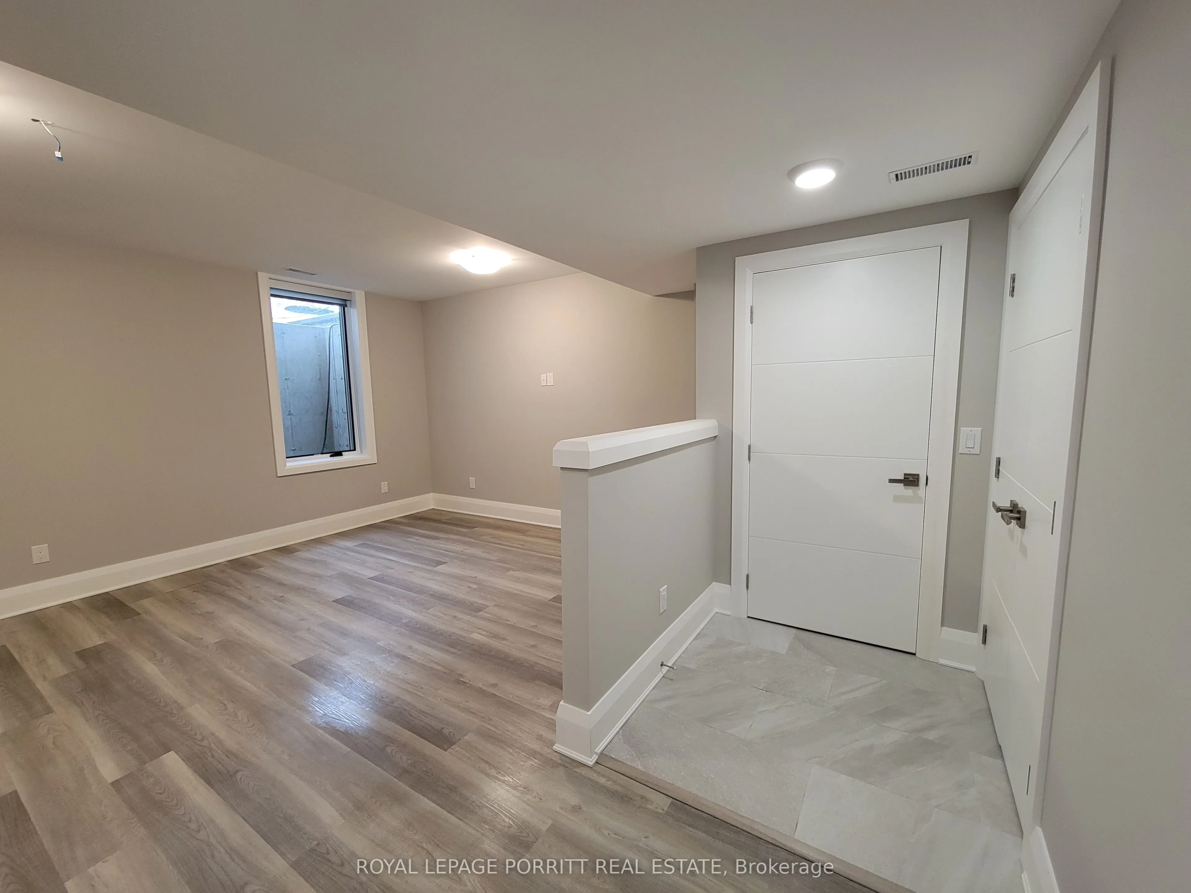 15 Elton Crescent, #Lower