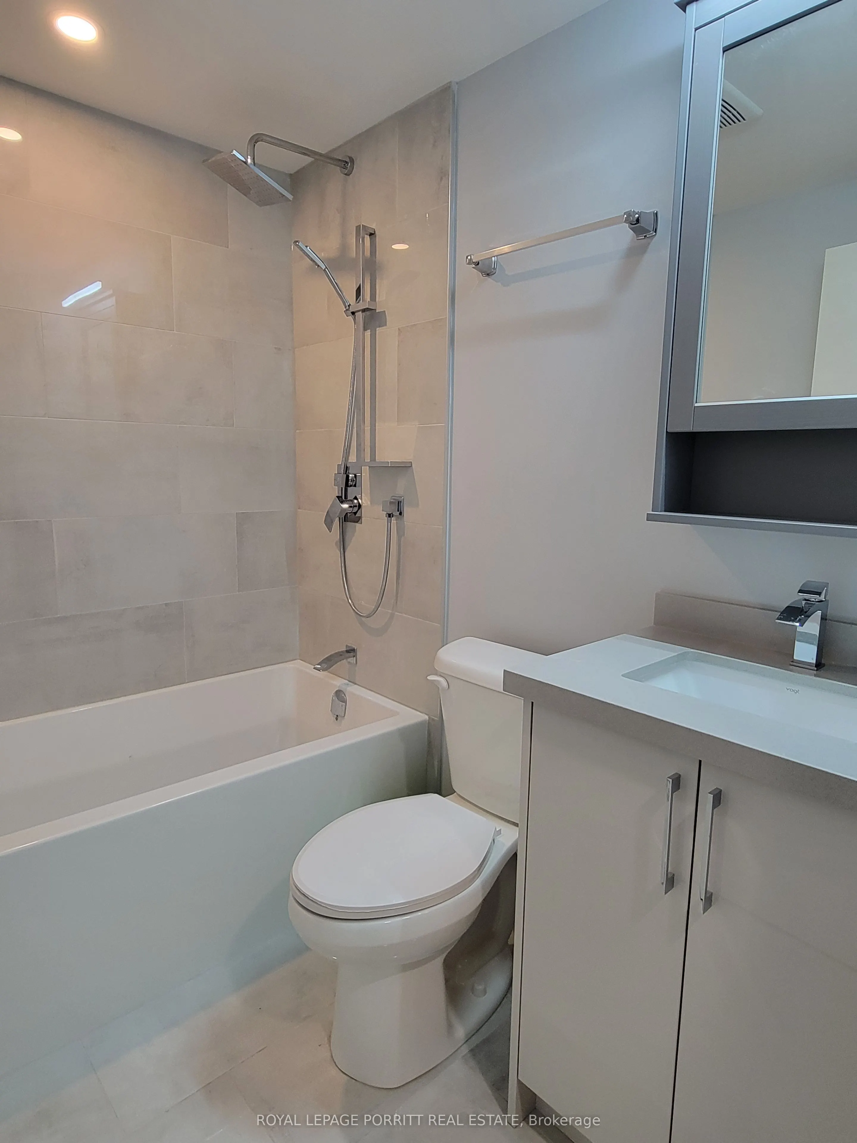 15 Elton Crescent, #Lower