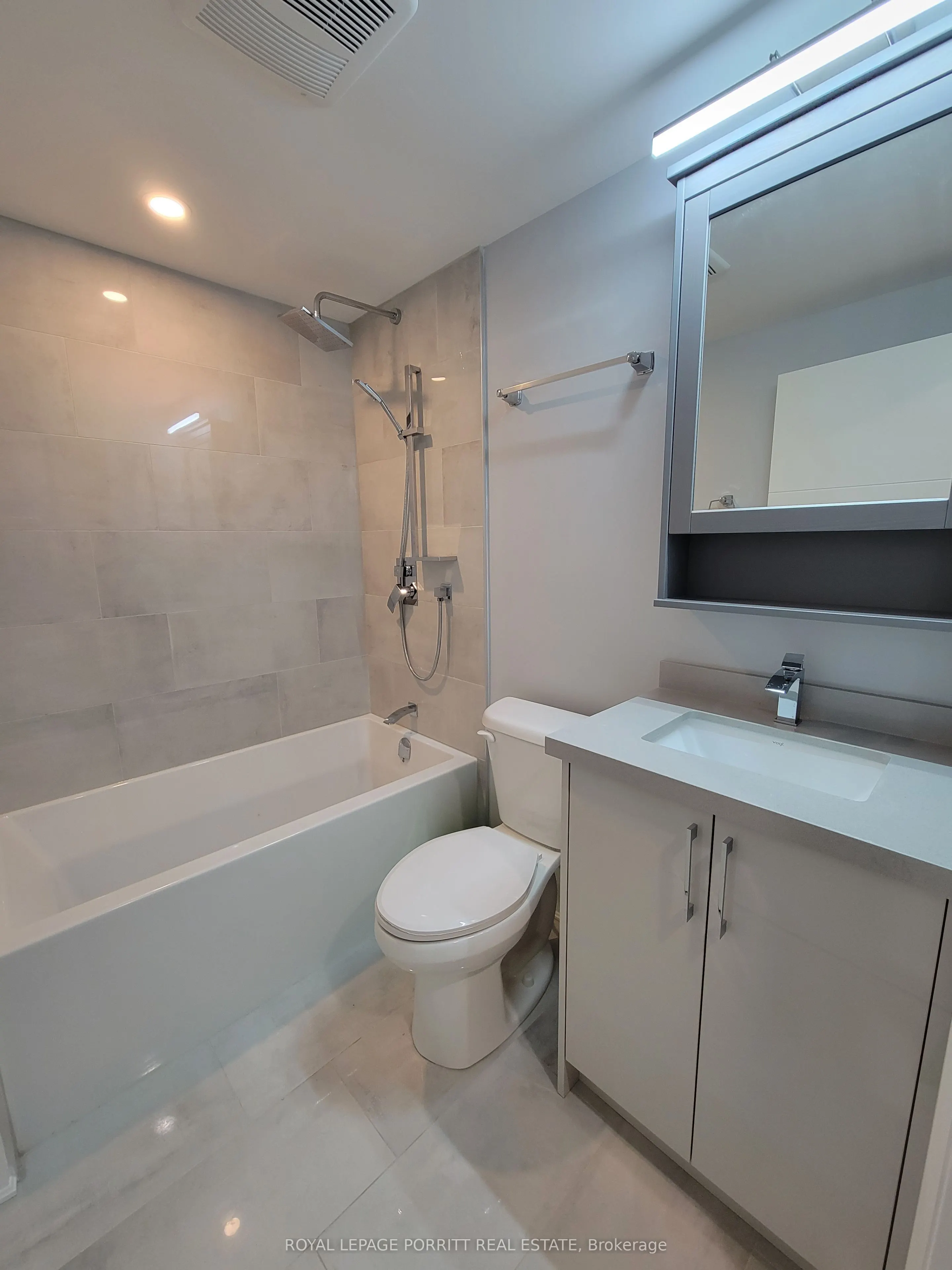 15 Elton Crescent, #Lower