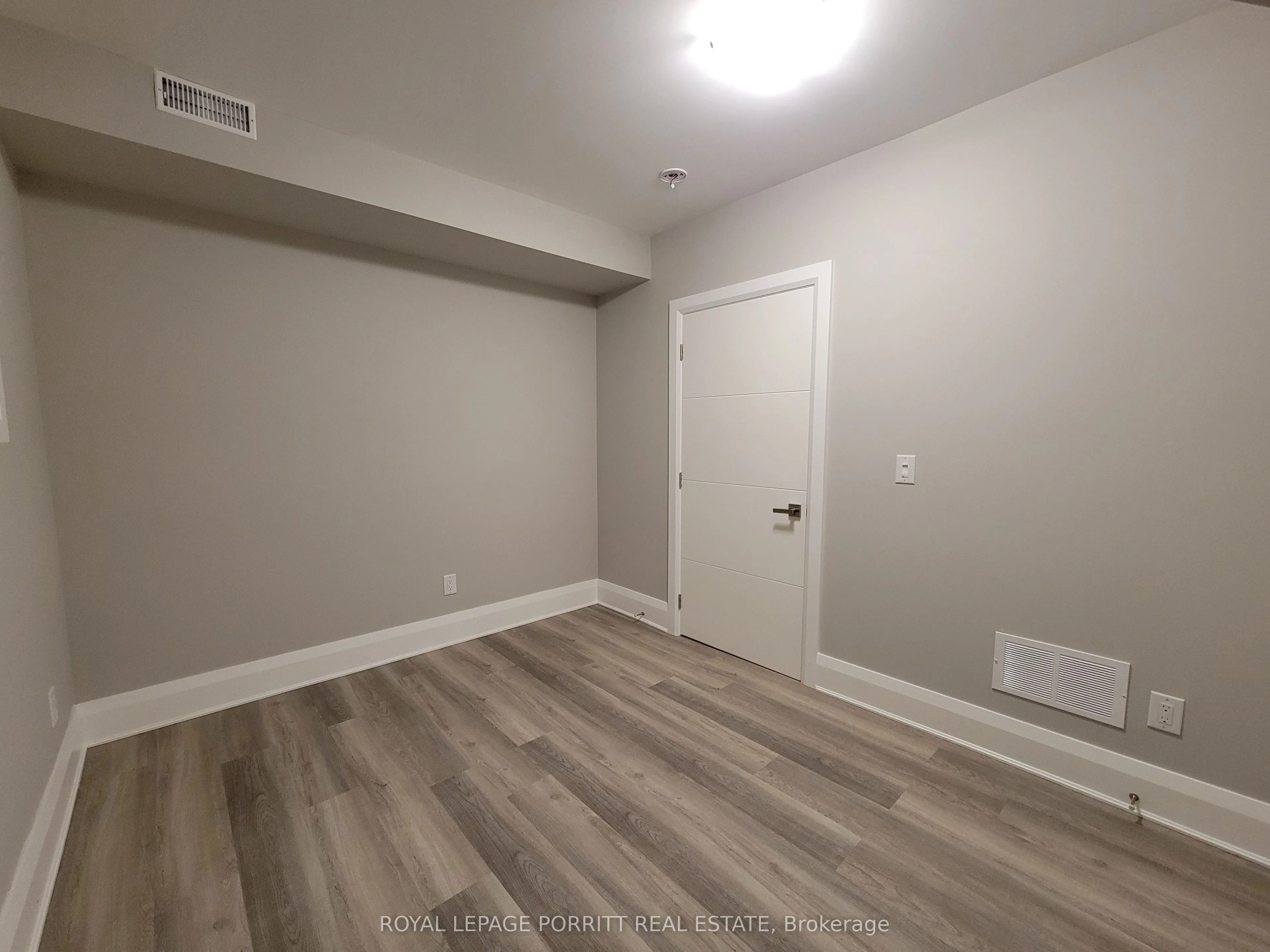 15 Elton Crescent, #Lower