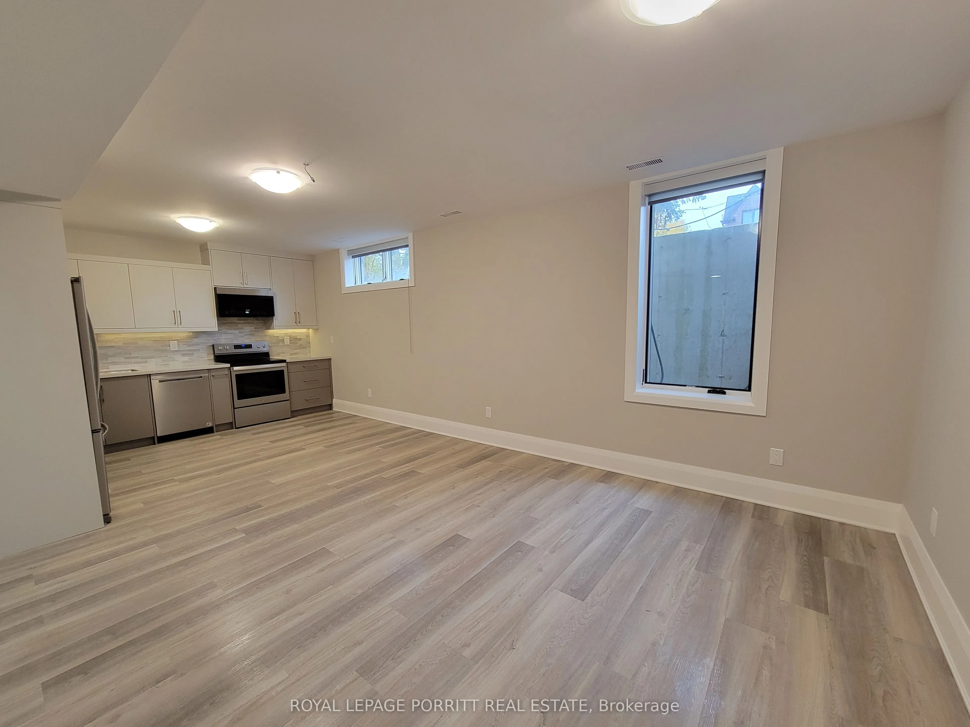 15 Elton Crescent, #Lower