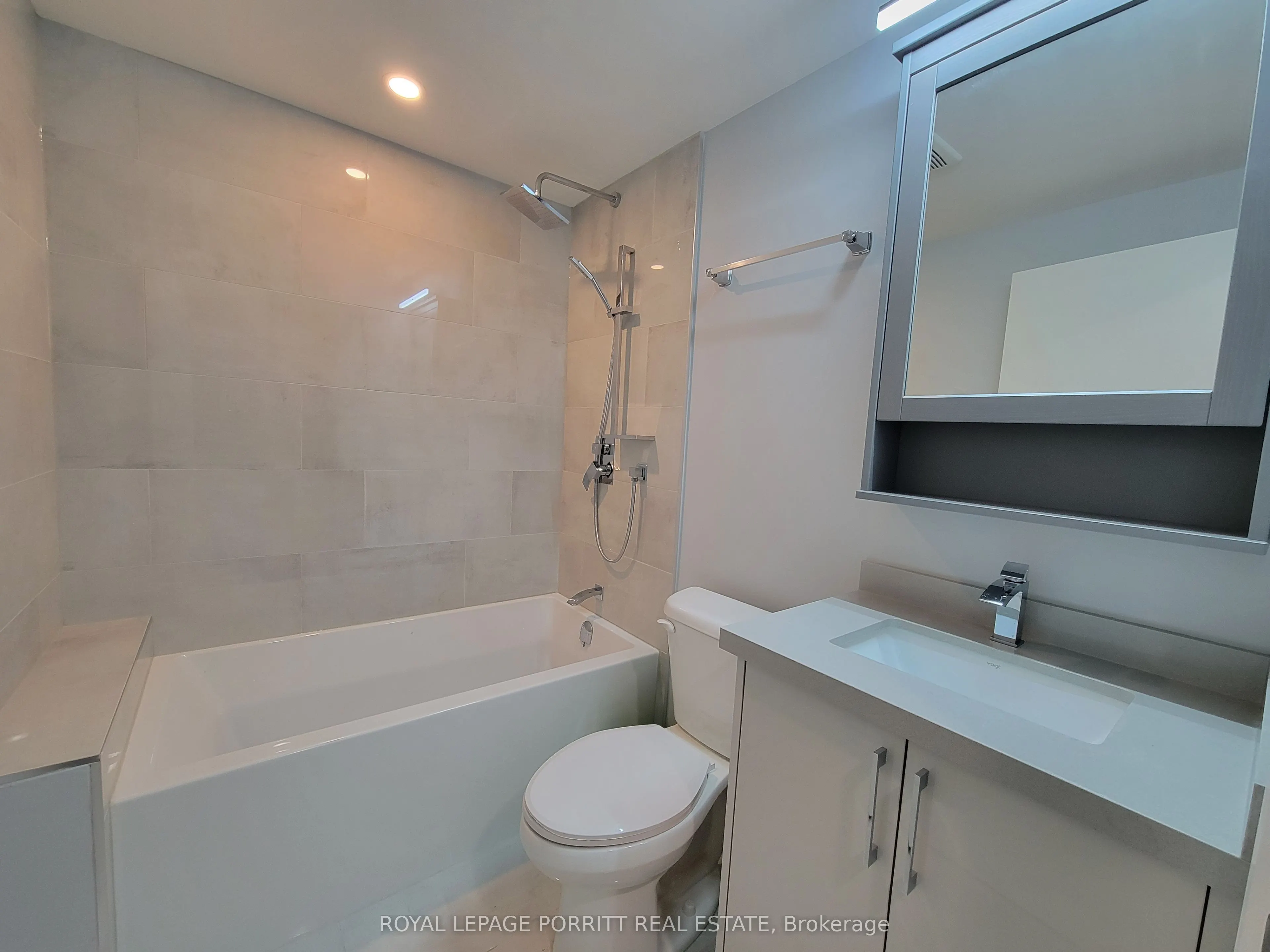 15 Elton Crescent, #Lower