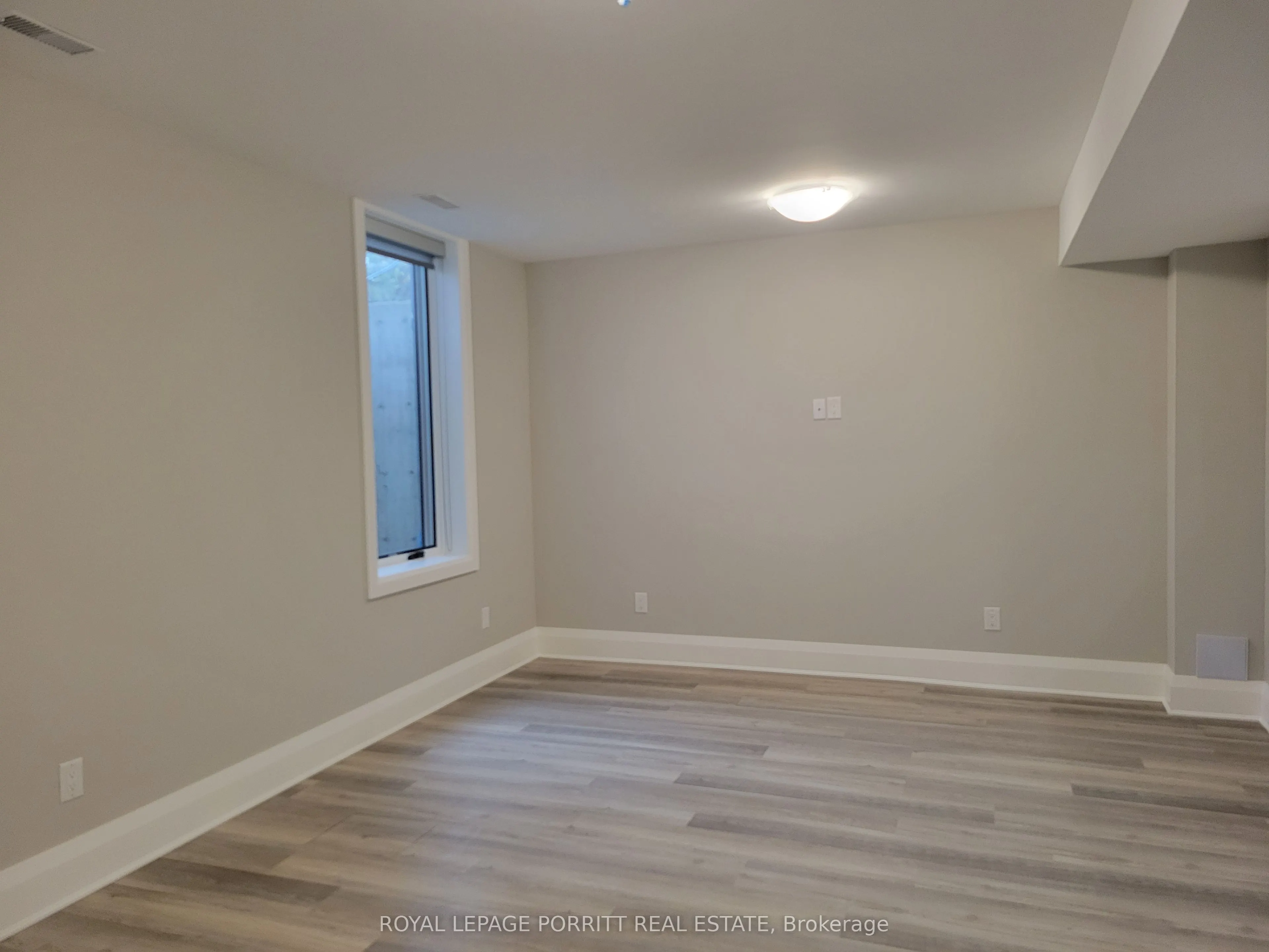 15 Elton Crescent, #Lower