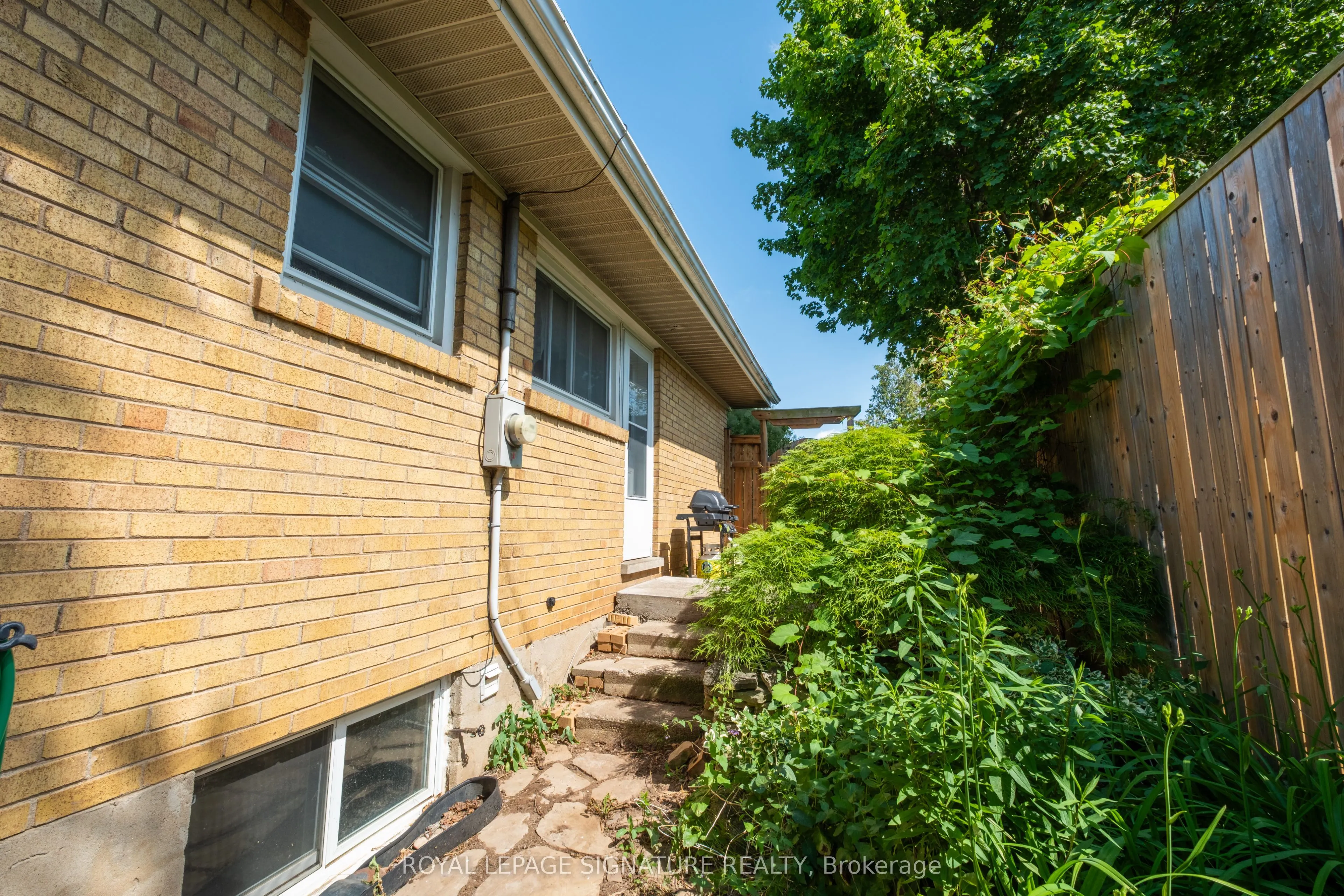 82 Roseford Terrace