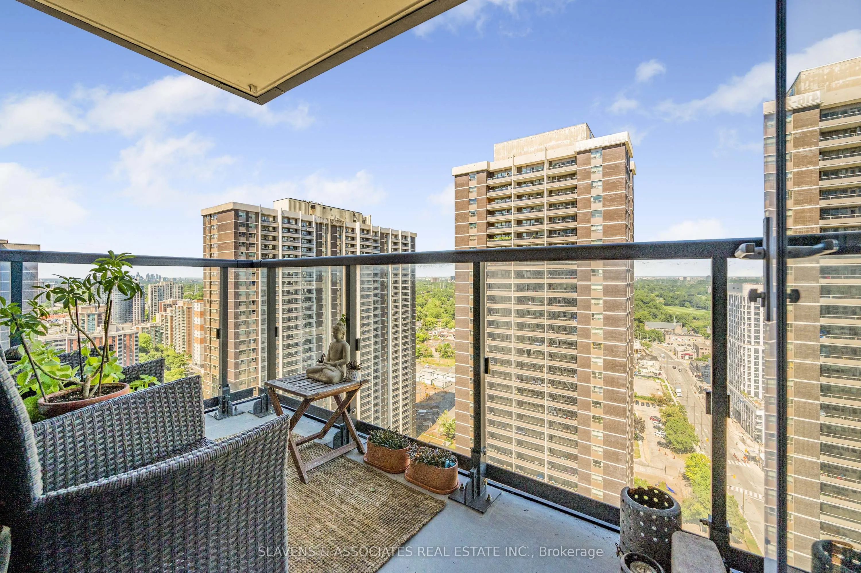 5 Mabelle Avenue, #2633