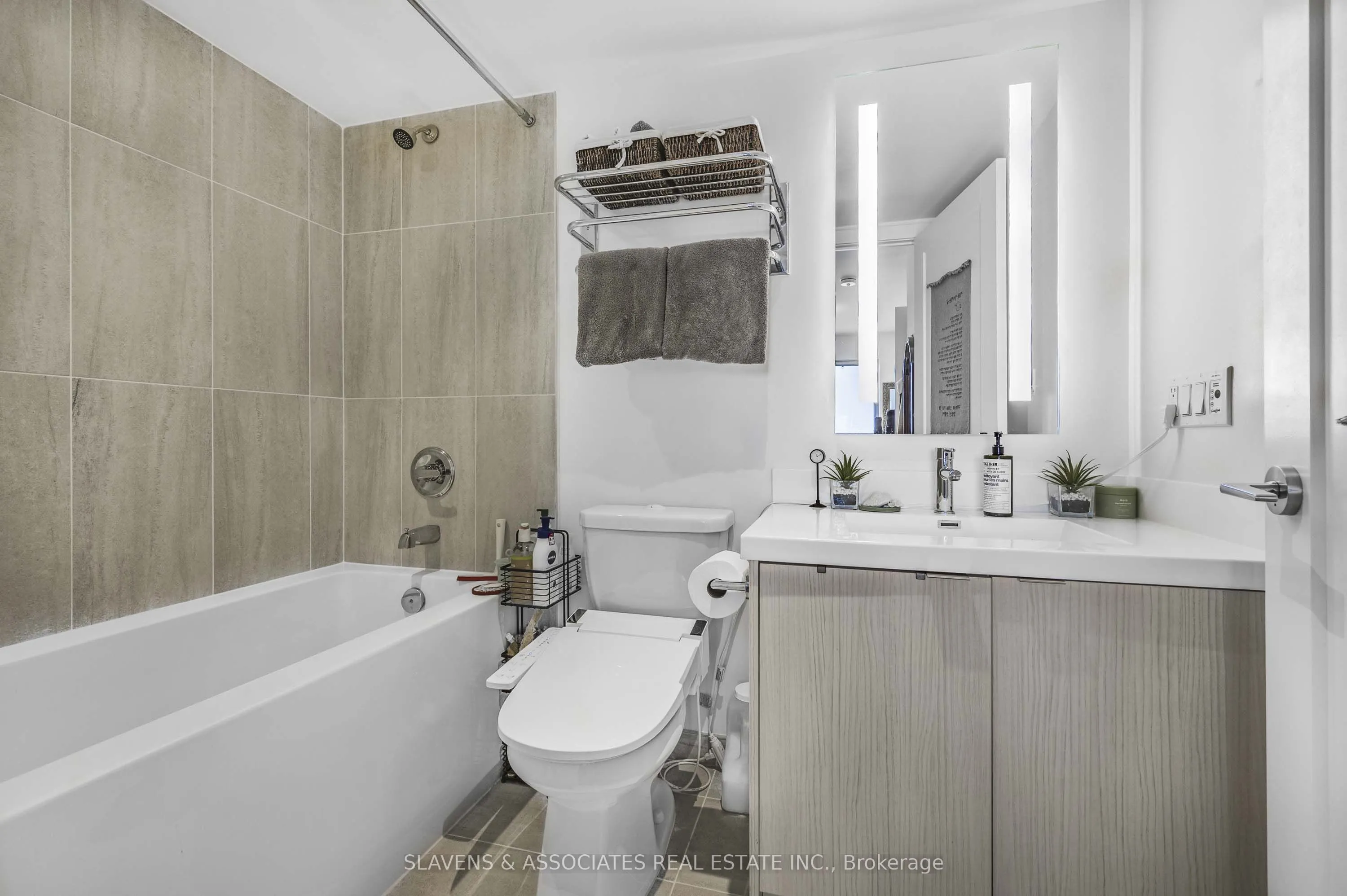 5 Mabelle Avenue, #2633