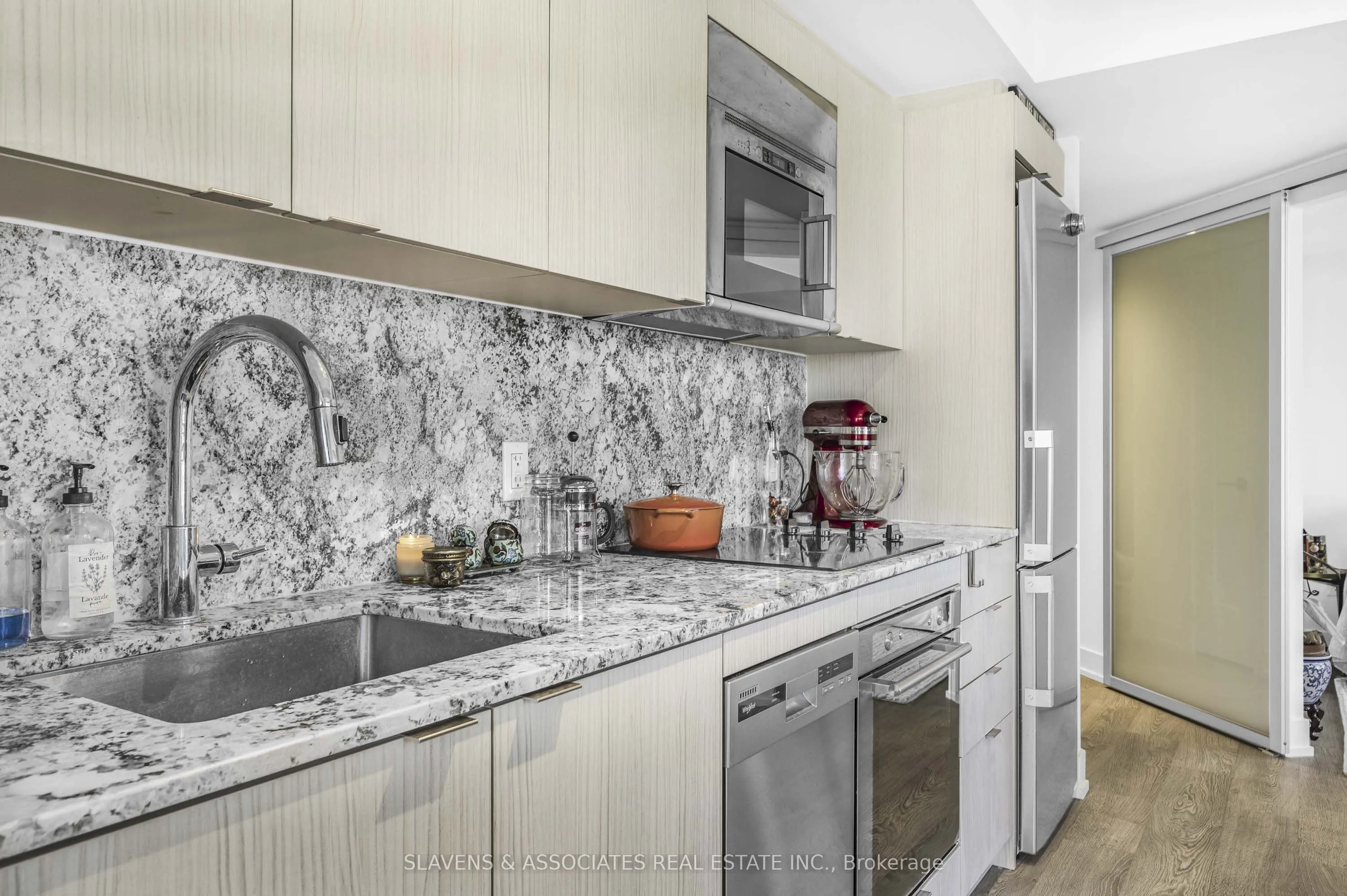 5 Mabelle Avenue, #2633
