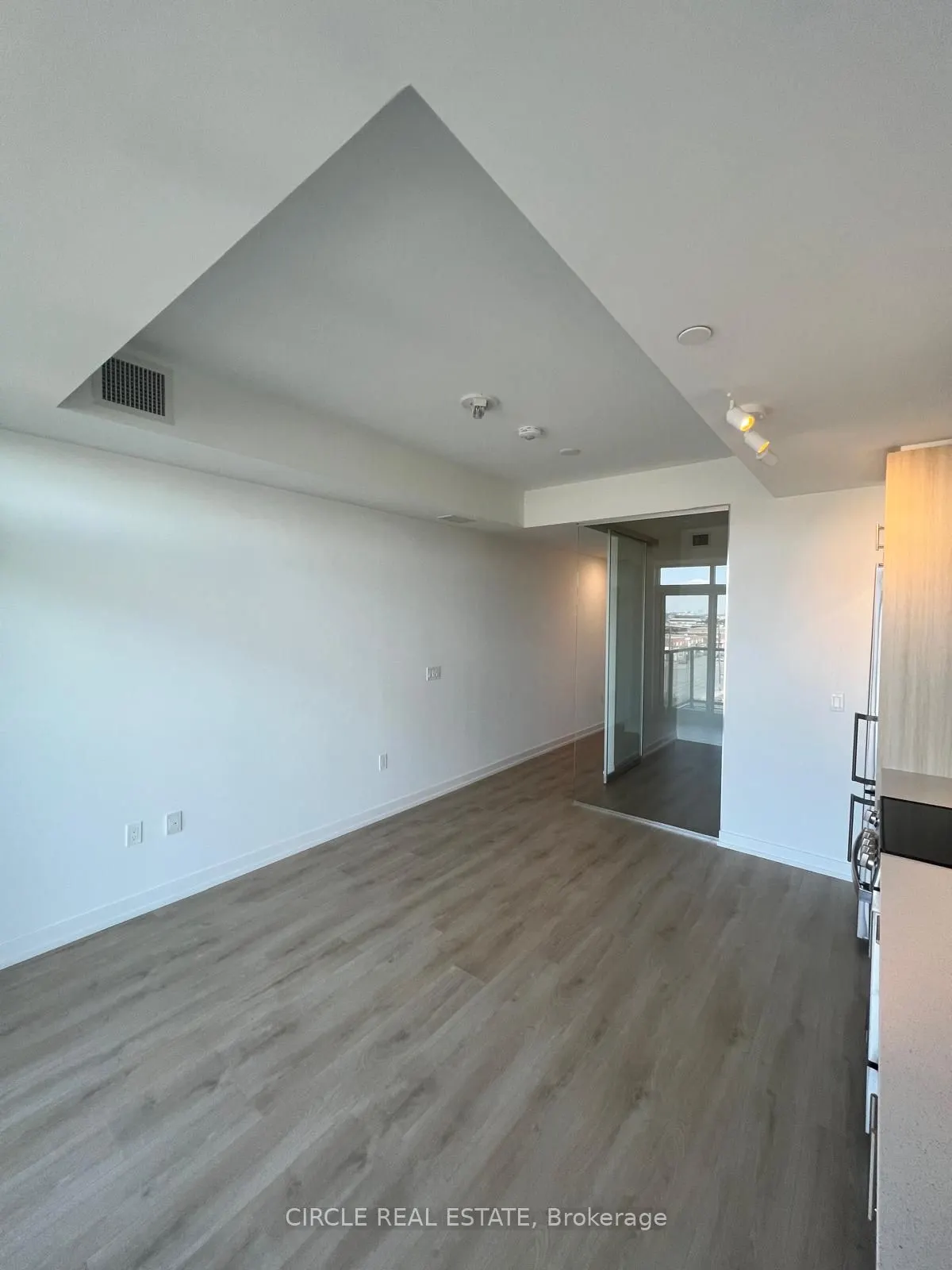 1195 The Queensway Street, #519