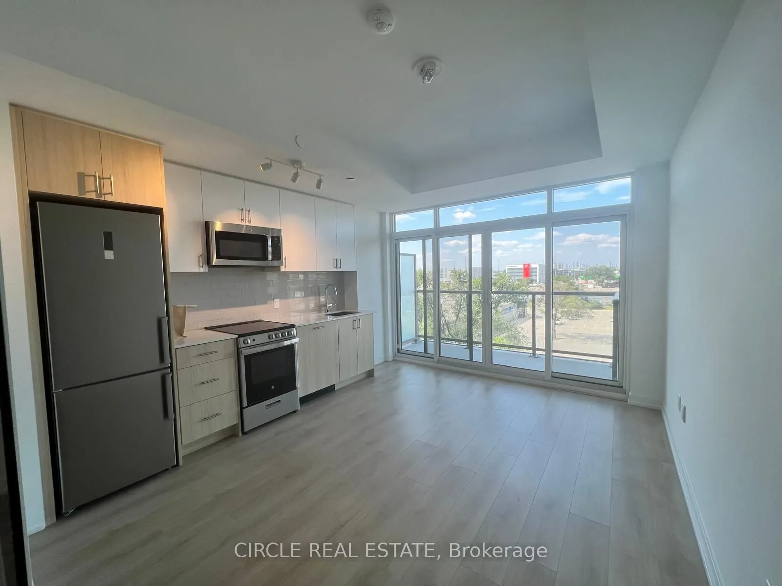 1195 The Queensway Street, #519
