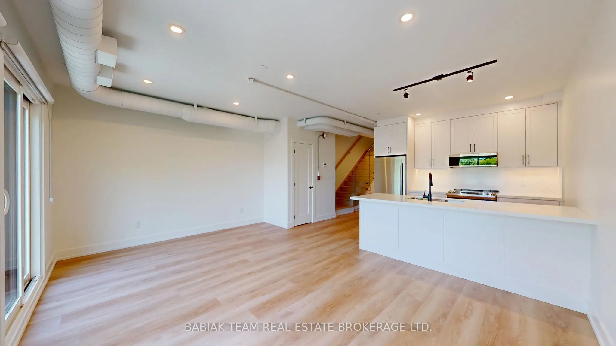656 Annette Street, #302