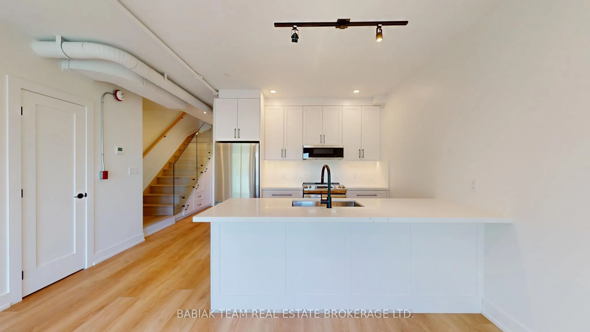 656 Annette Street, #302