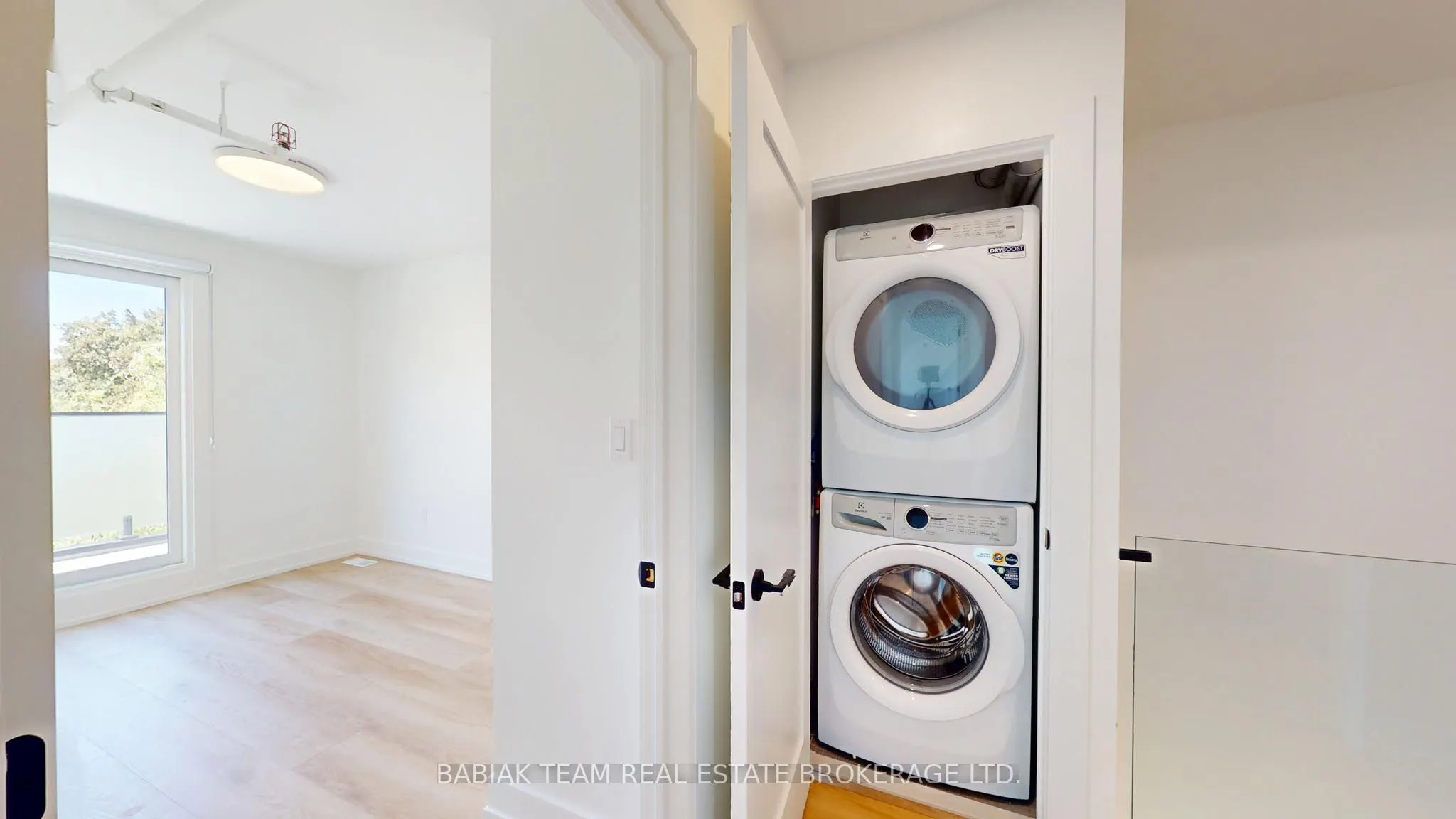 656 Annette Street, #302