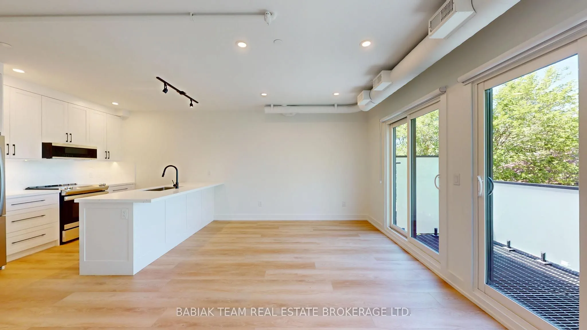 656 Annette Street, #302