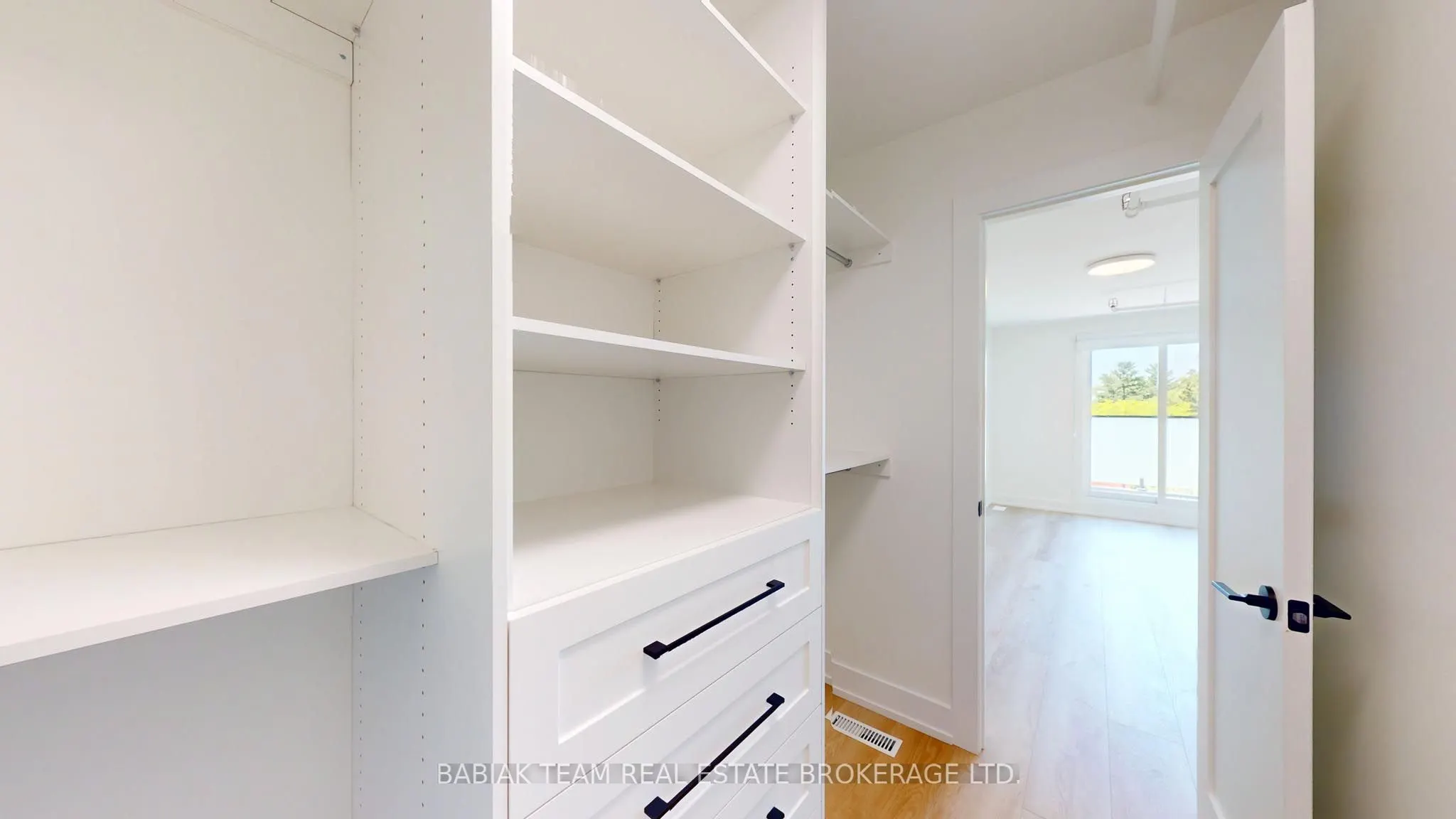 656 Annette Street, #302