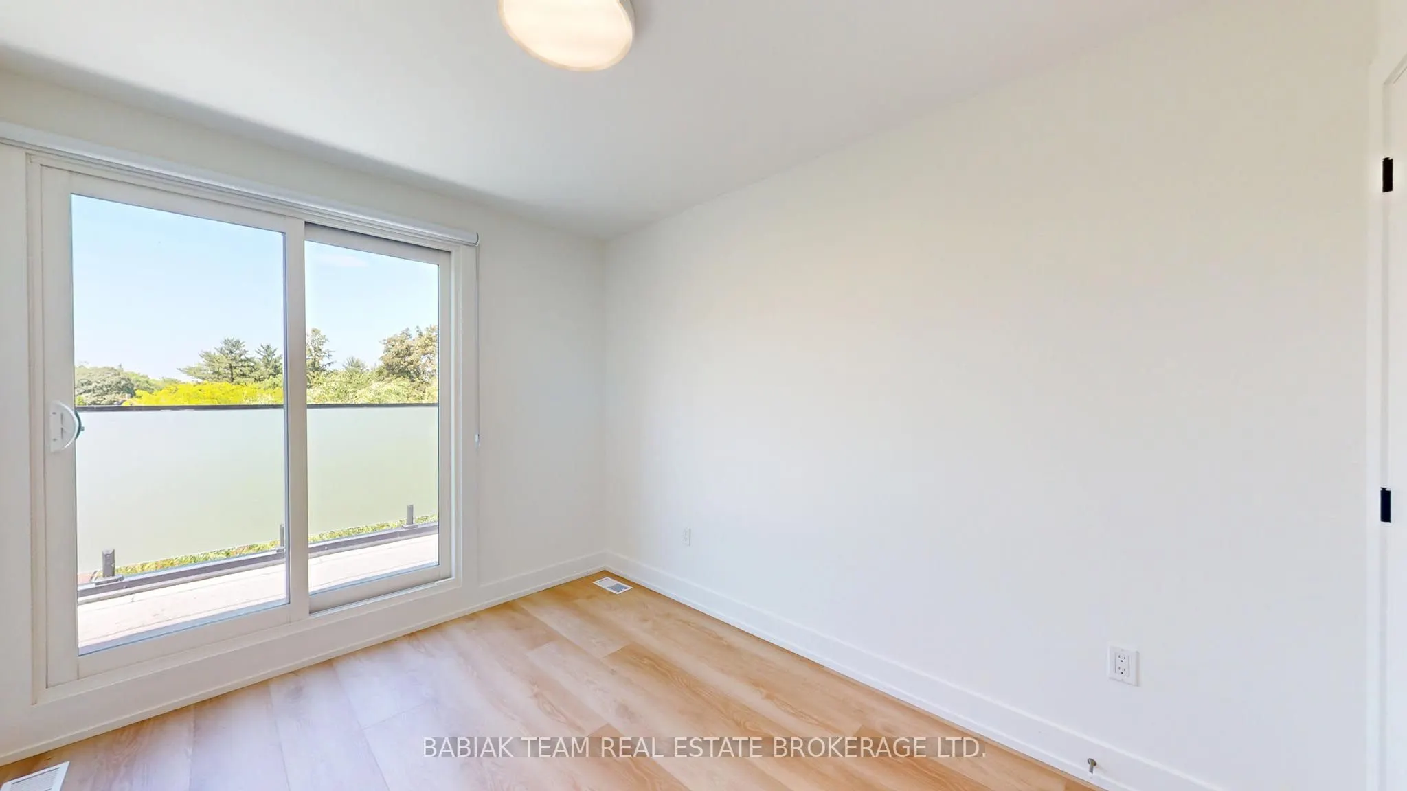 656 Annette Street, #302