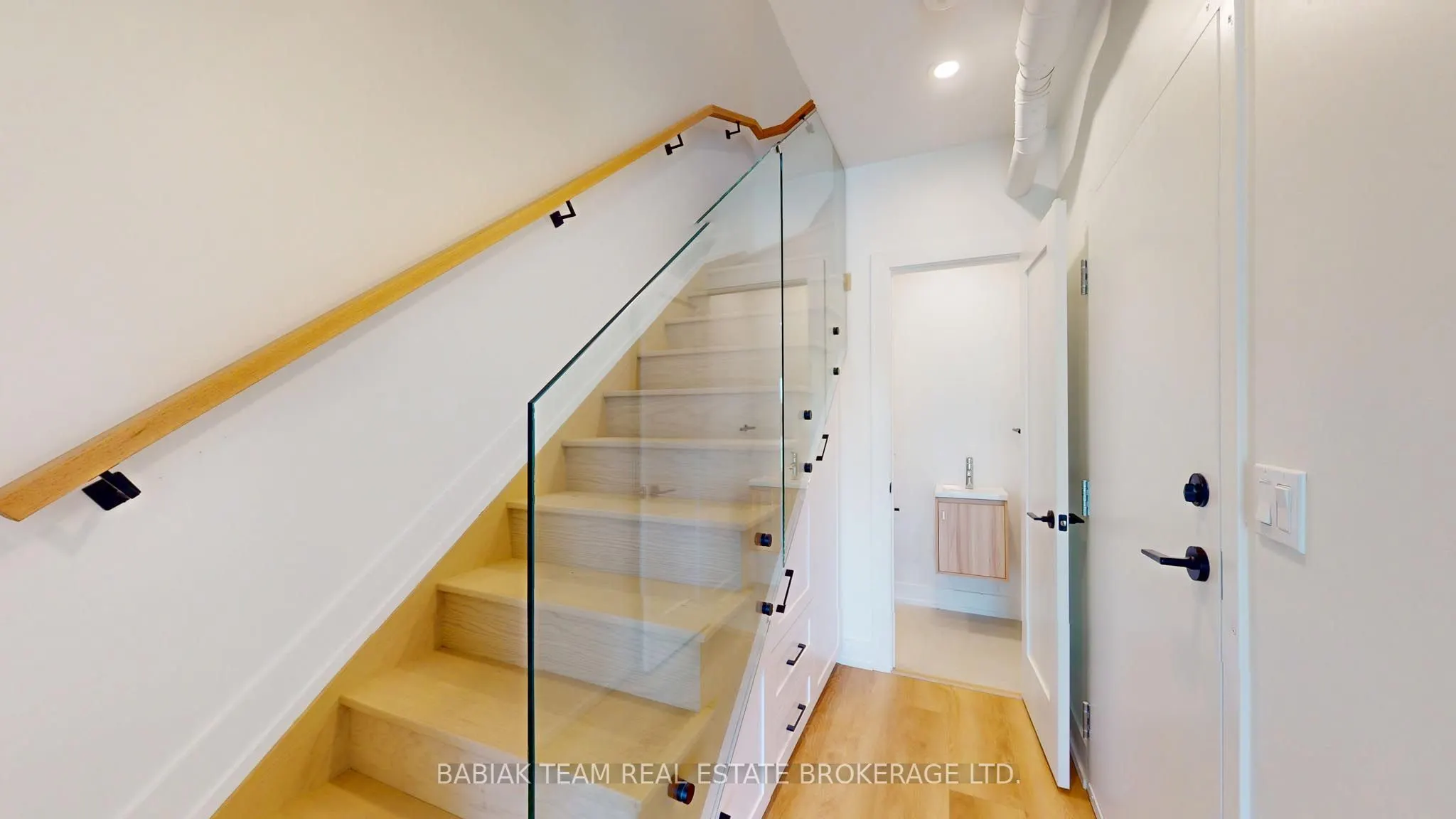 656 Annette Street, #302