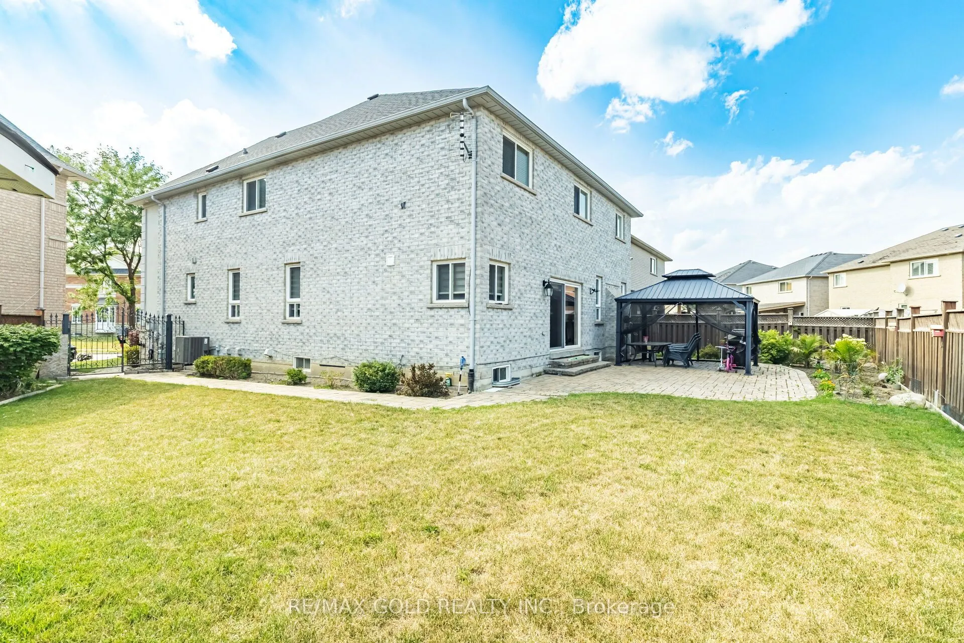 15 Smoothrock Trail