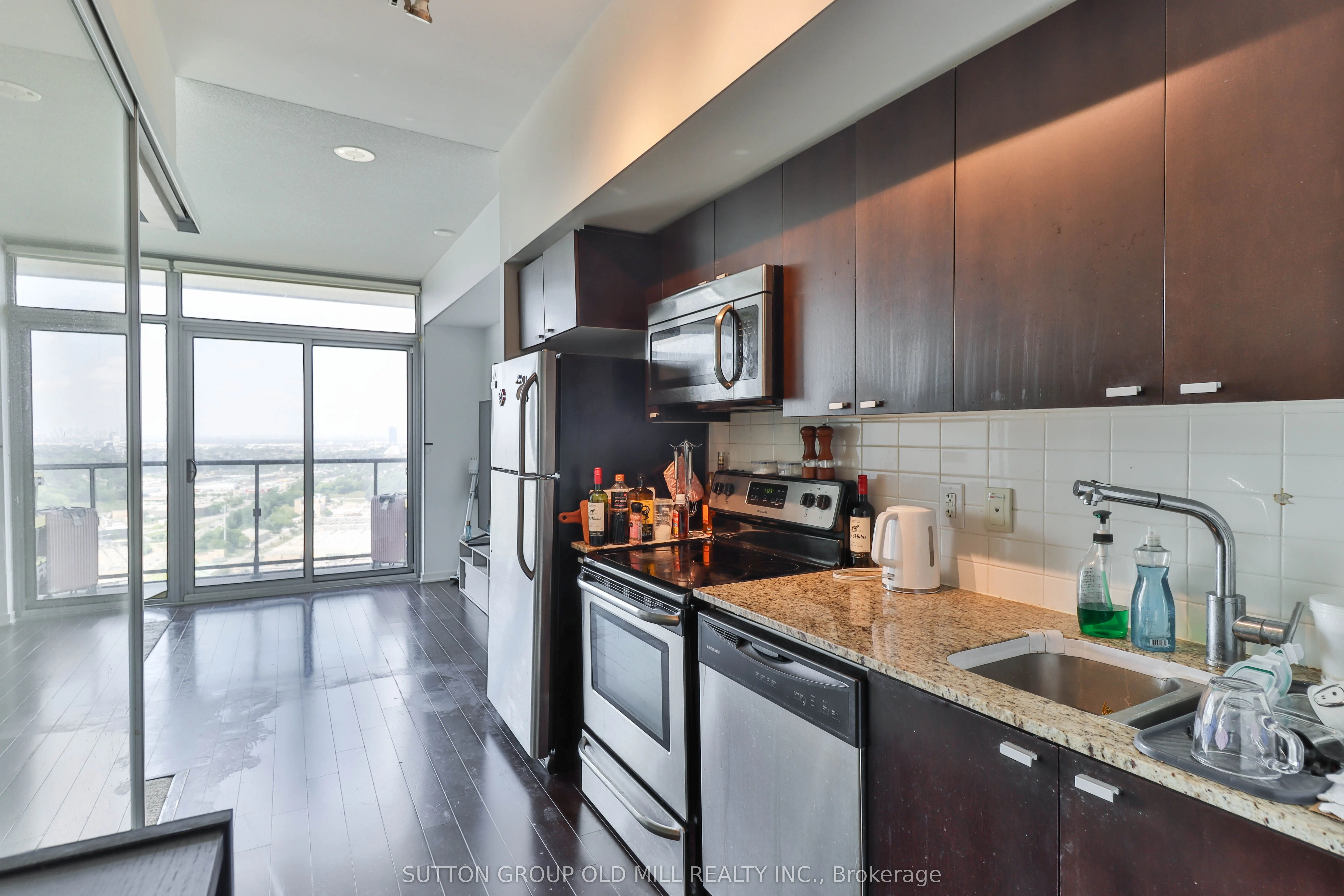 105 The Queensway, #3106