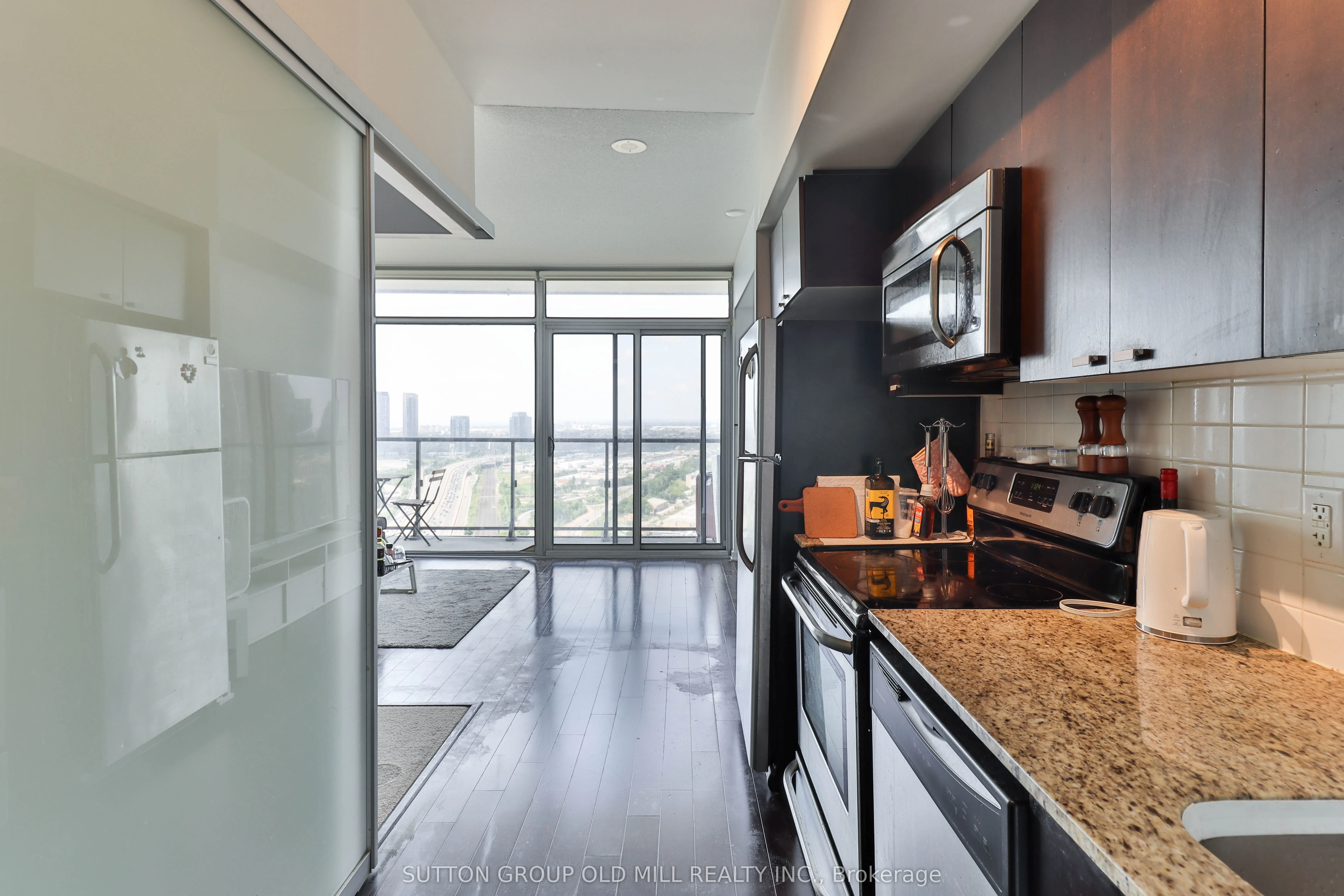 105 The Queensway, #3106