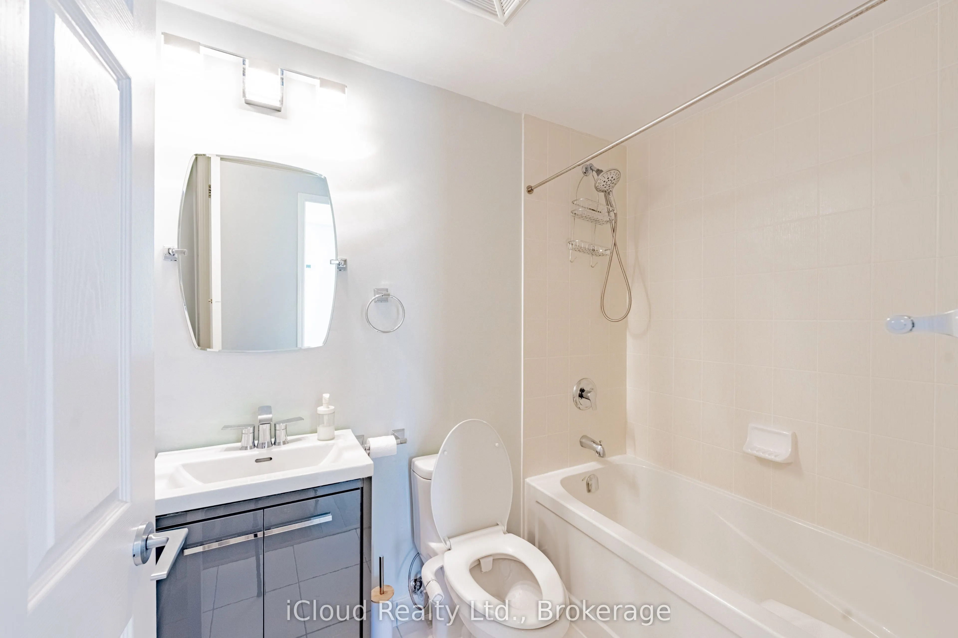 15 James Finlay Way, #625