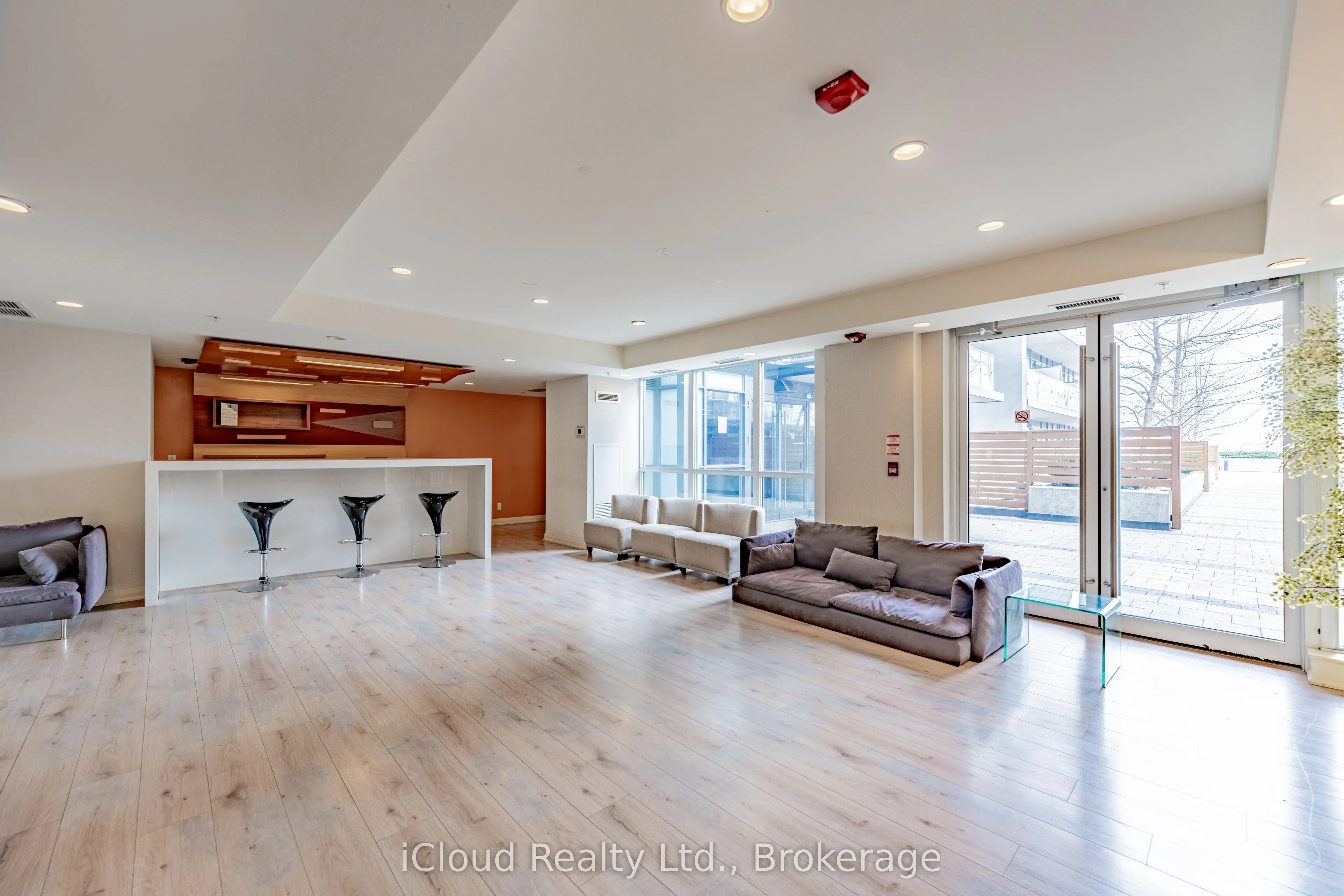 15 James Finlay Way, #625