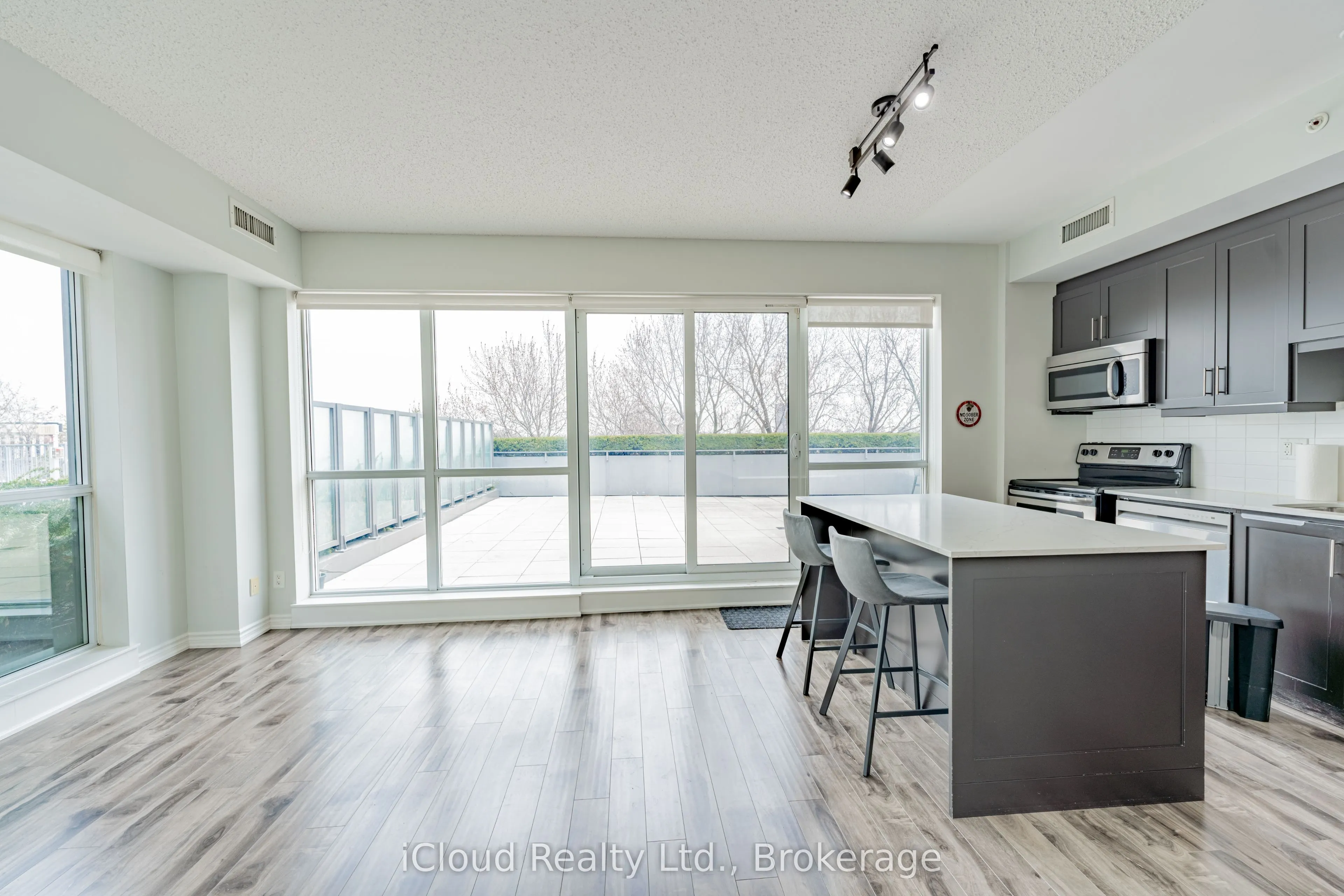 15 James Finlay Way, #625