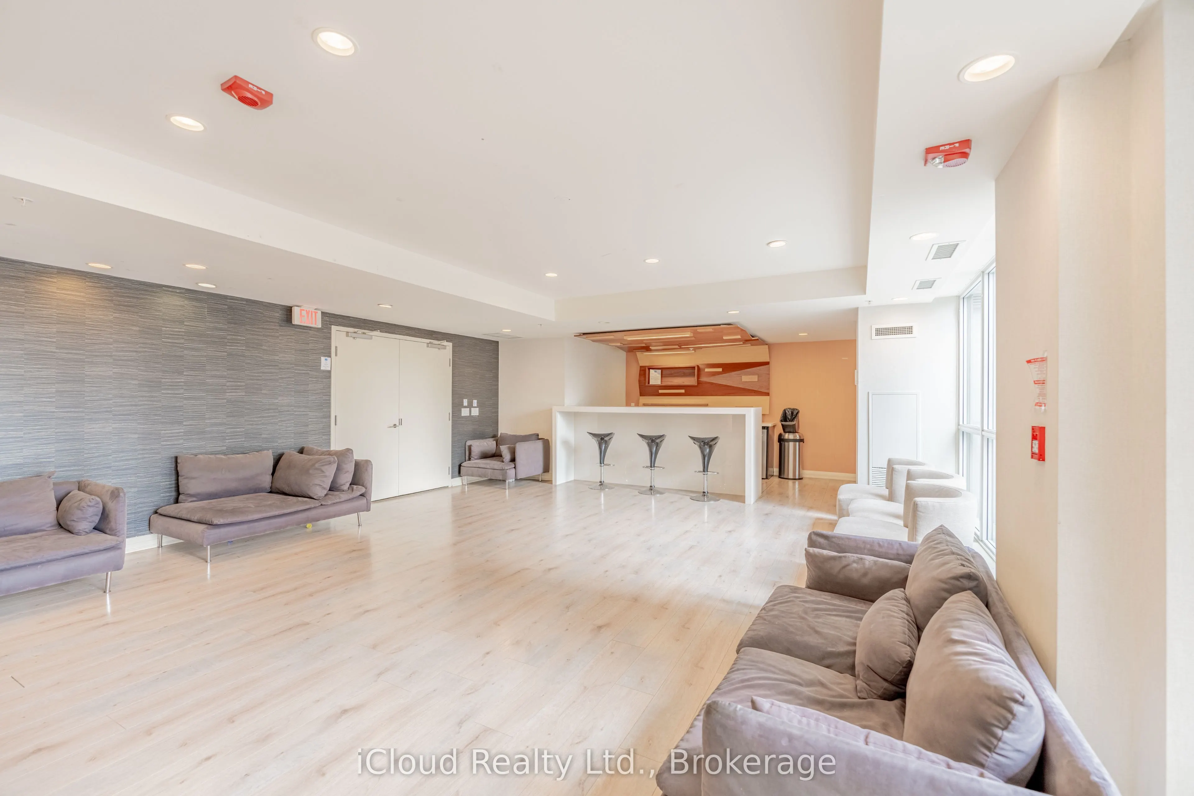 15 James Finlay Way, #625