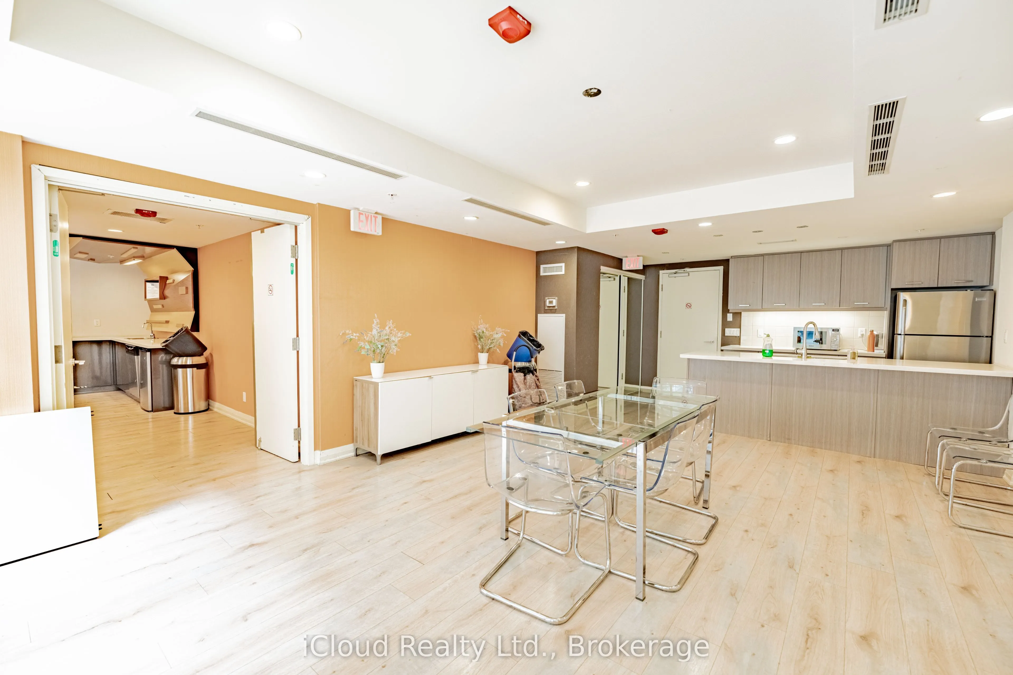 15 James Finlay Way, #625